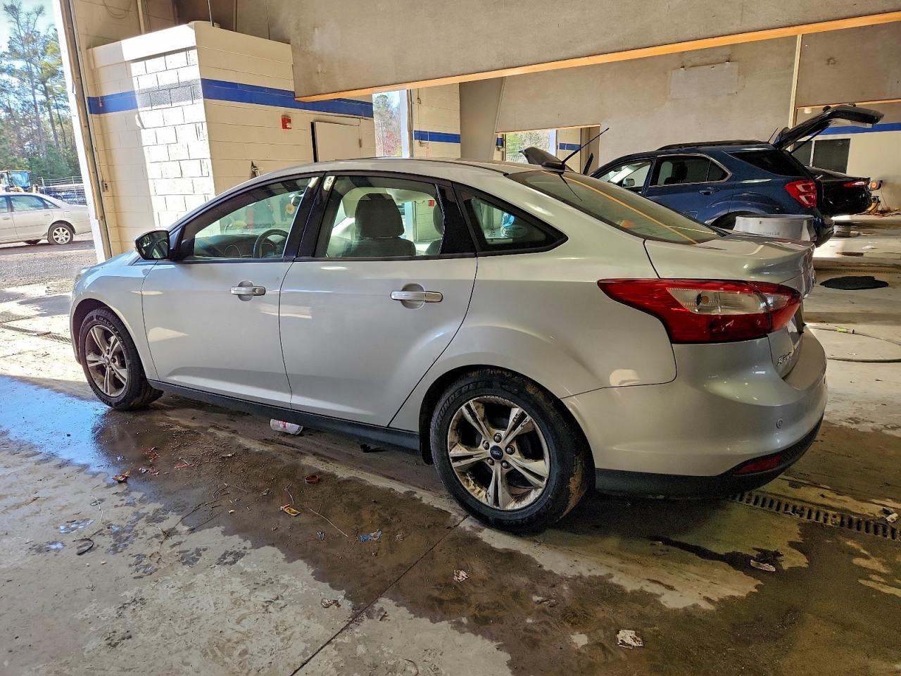 2013 FORD FOCUS SE photo 2
