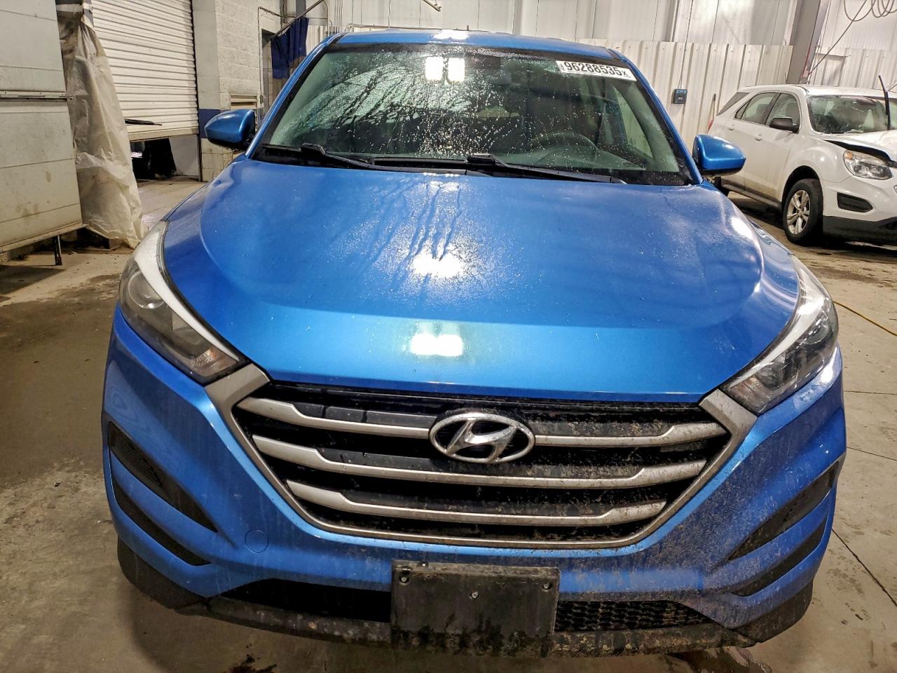 2017 HYUNDAI TUCSON SE photo 5