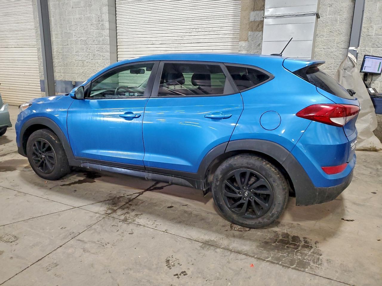 2017 HYUNDAI TUCSON SE photo 2