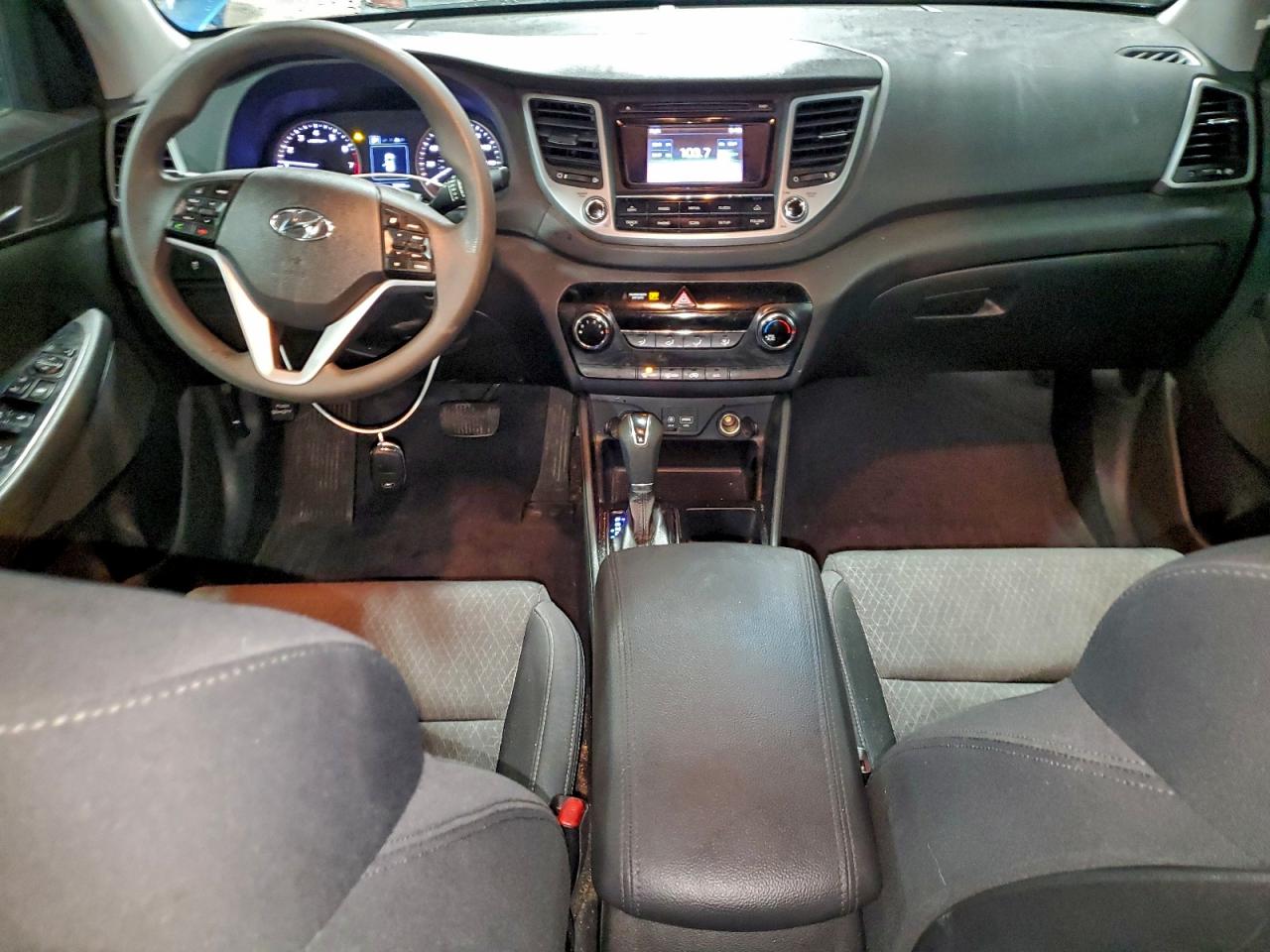2017 HYUNDAI TUCSON SE photo 8