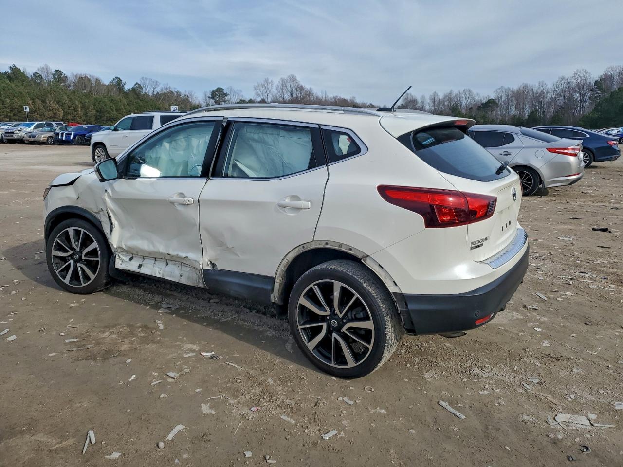 2019 NISSAN ROGUE SPORT S photo 2