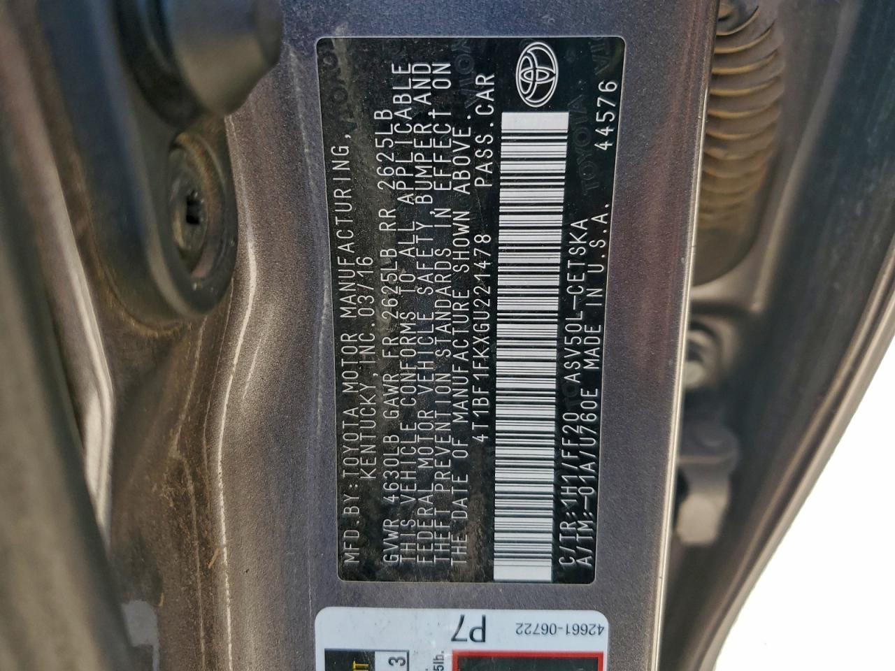 2016 TOYOTA CAMRY LE photo 12