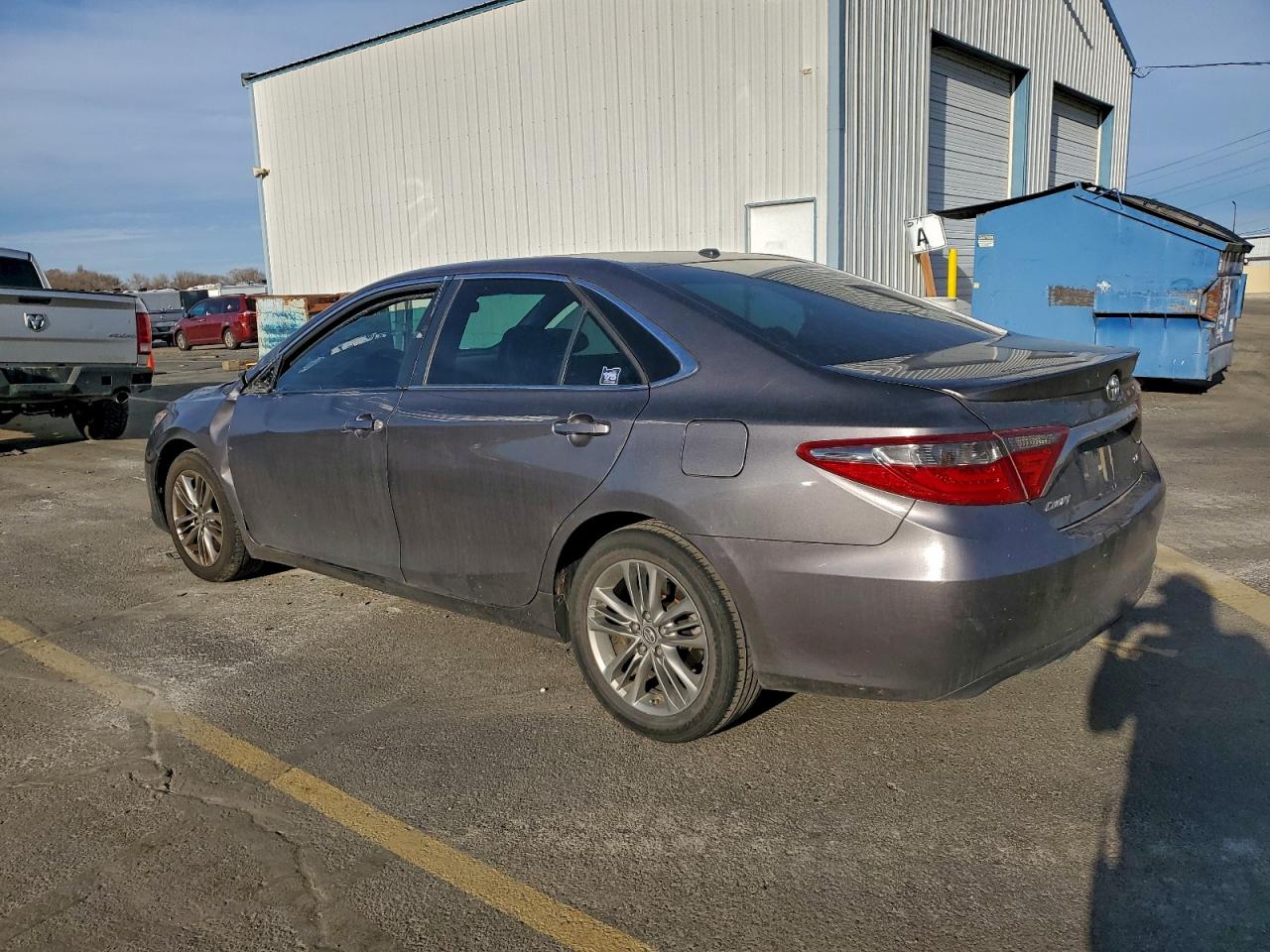 2016 TOYOTA CAMRY LE photo 2