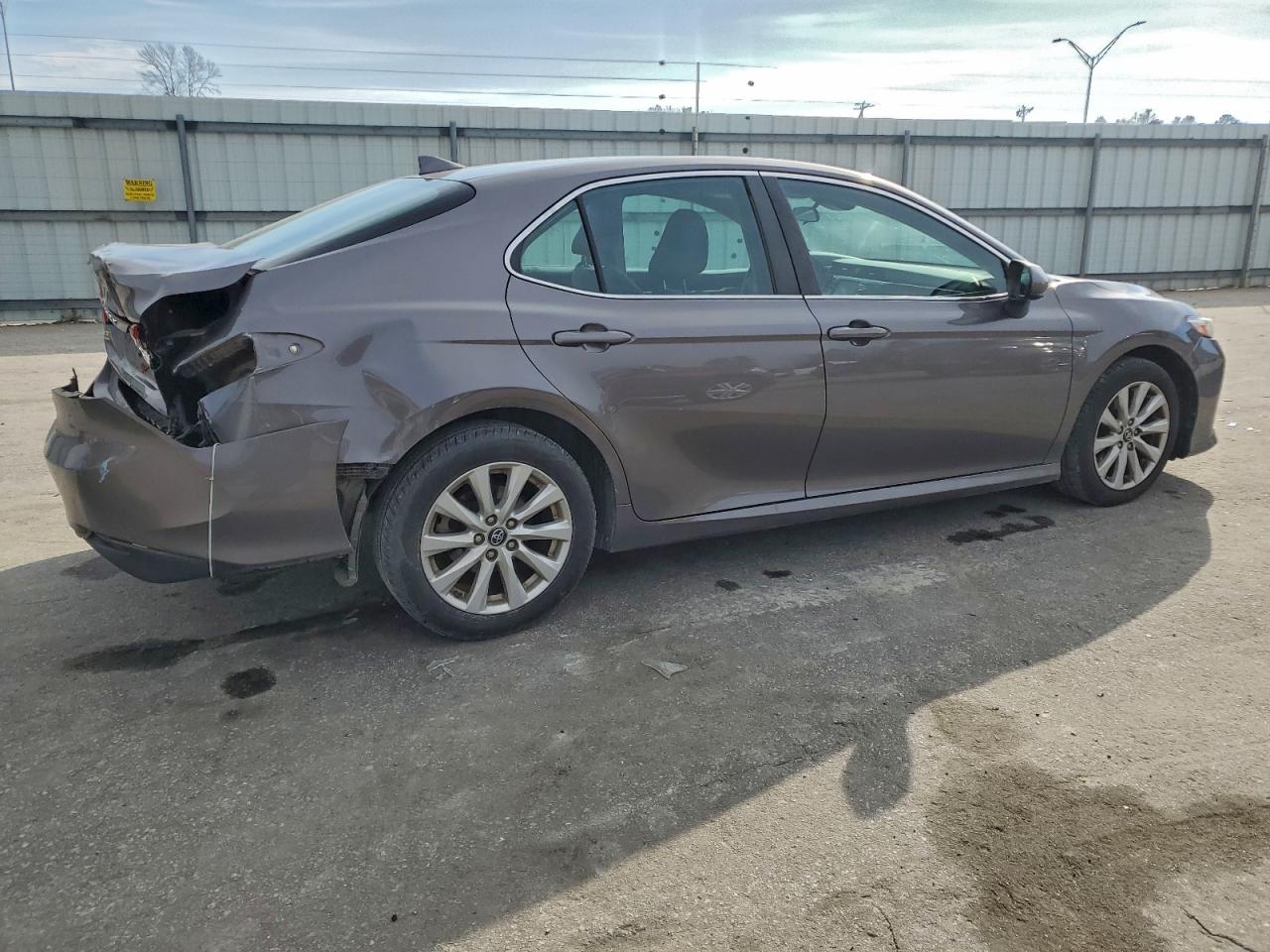 2019 TOYOTA CAMRY L photo 3