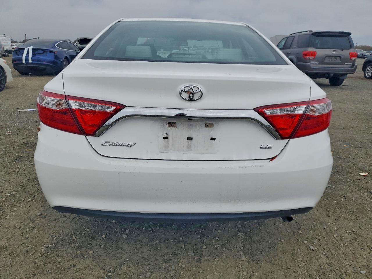 2017 TOYOTA CAMRY LE photo 6