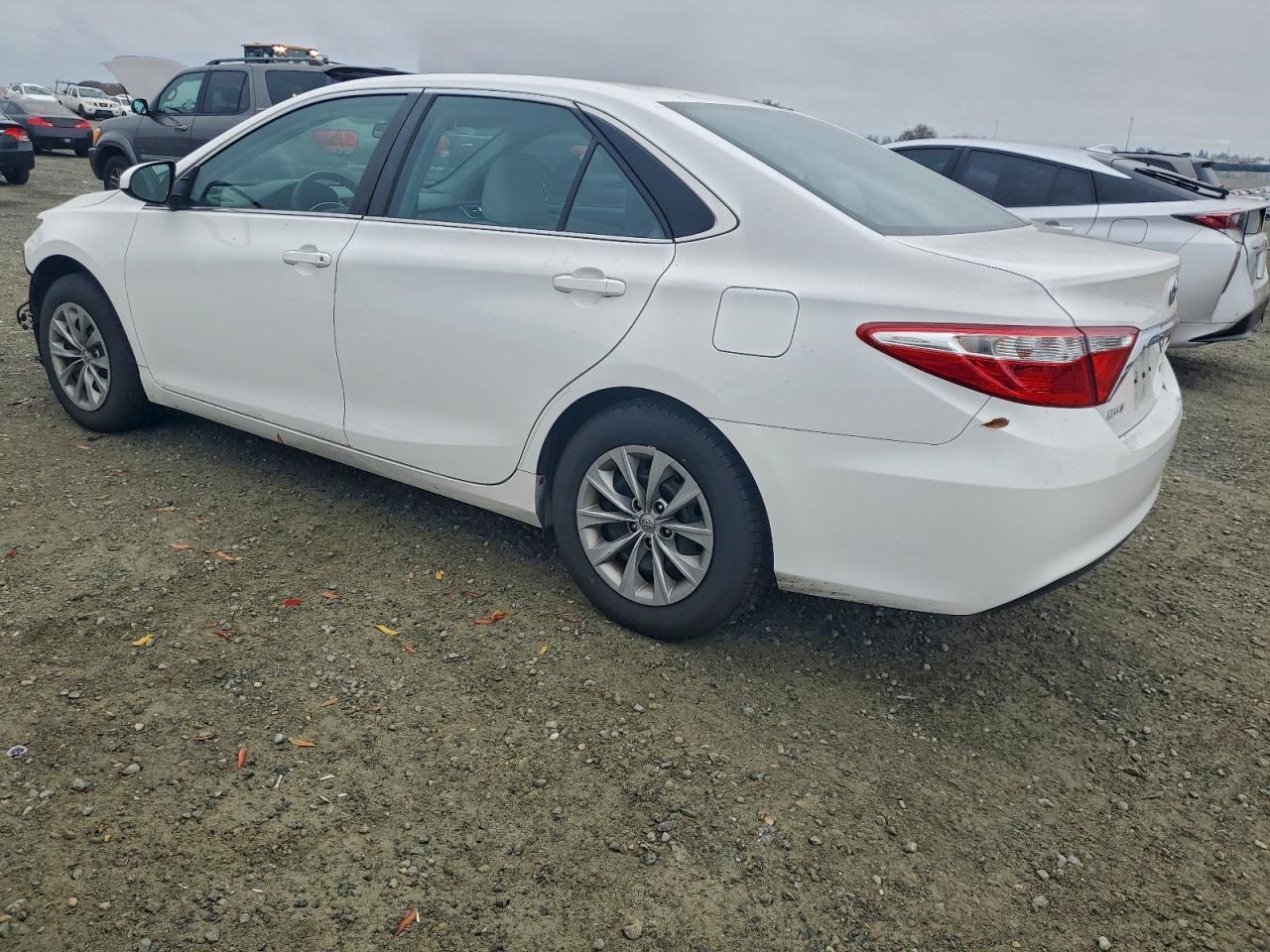 2017 TOYOTA CAMRY LE photo 2