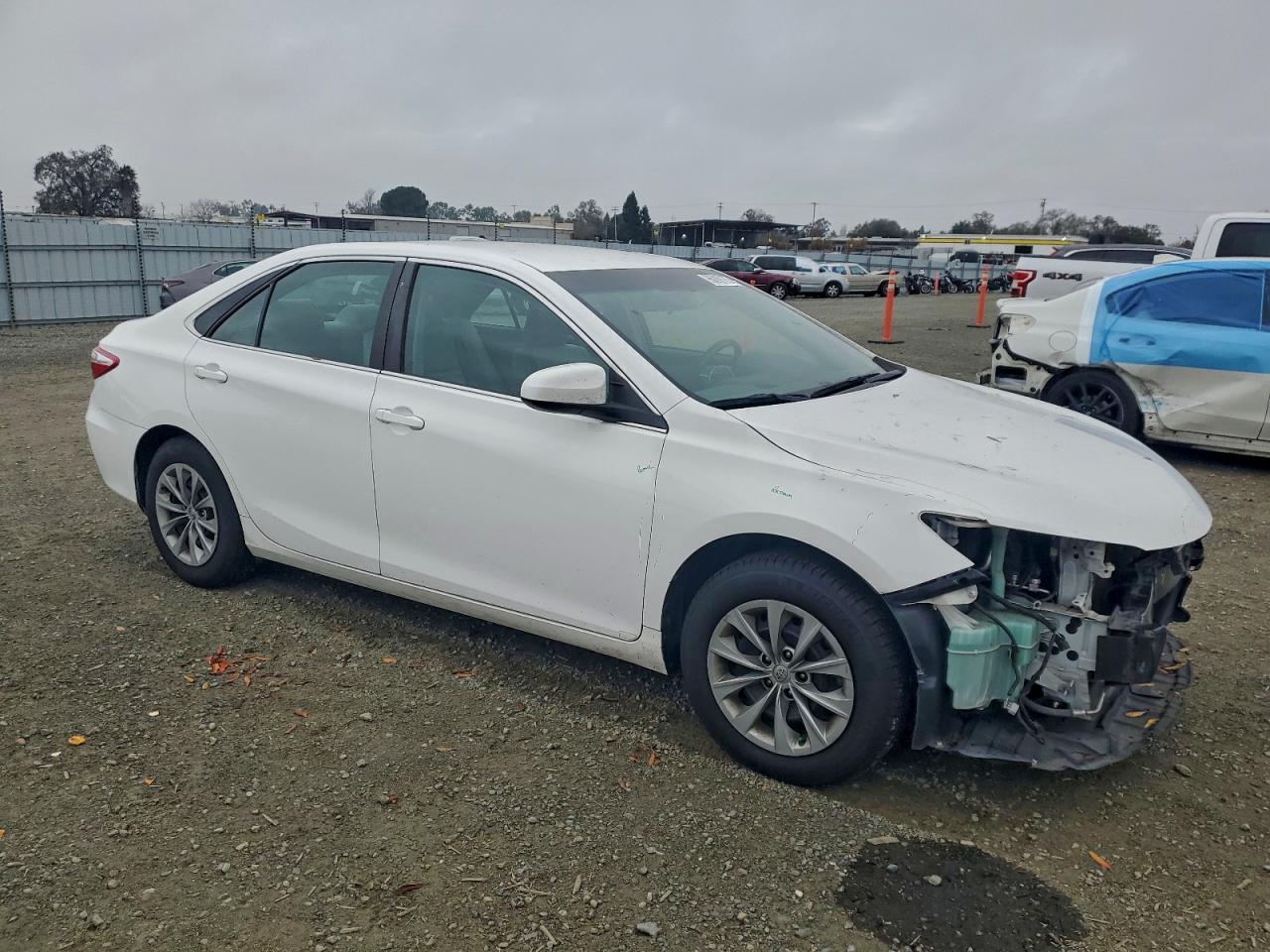 2017 TOYOTA CAMRY LE photo 4