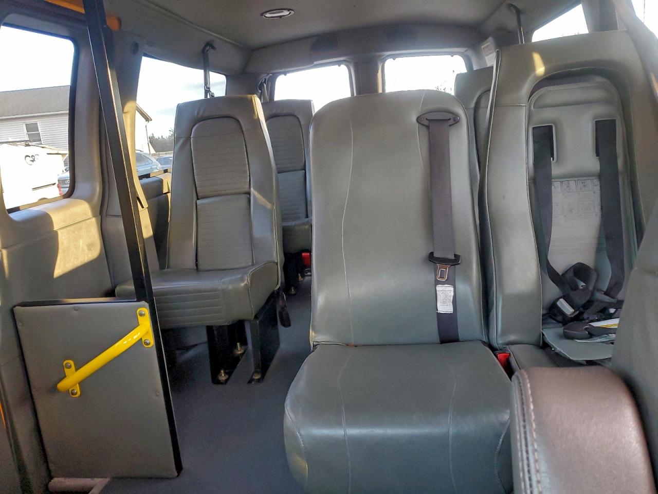 2017 GMC SAVANA G2500 photo 10