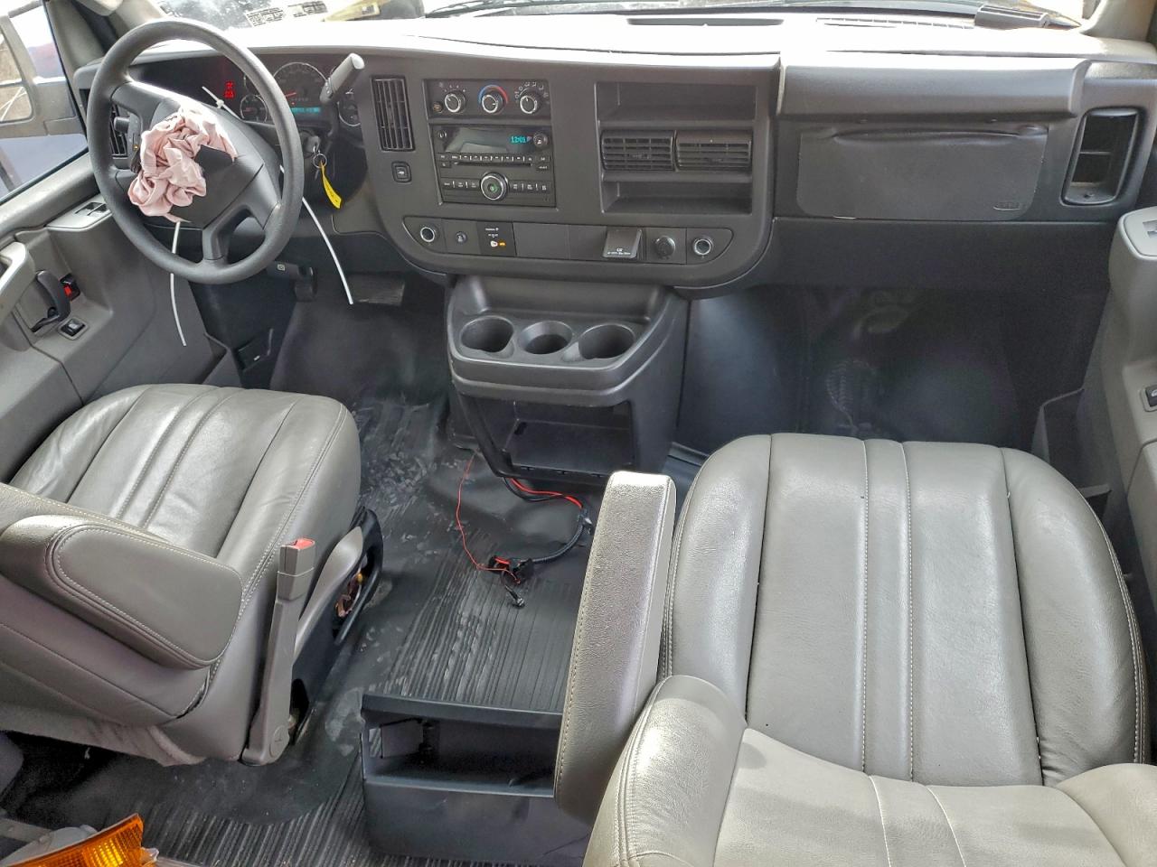 2017 GMC SAVANA G2500 photo 8