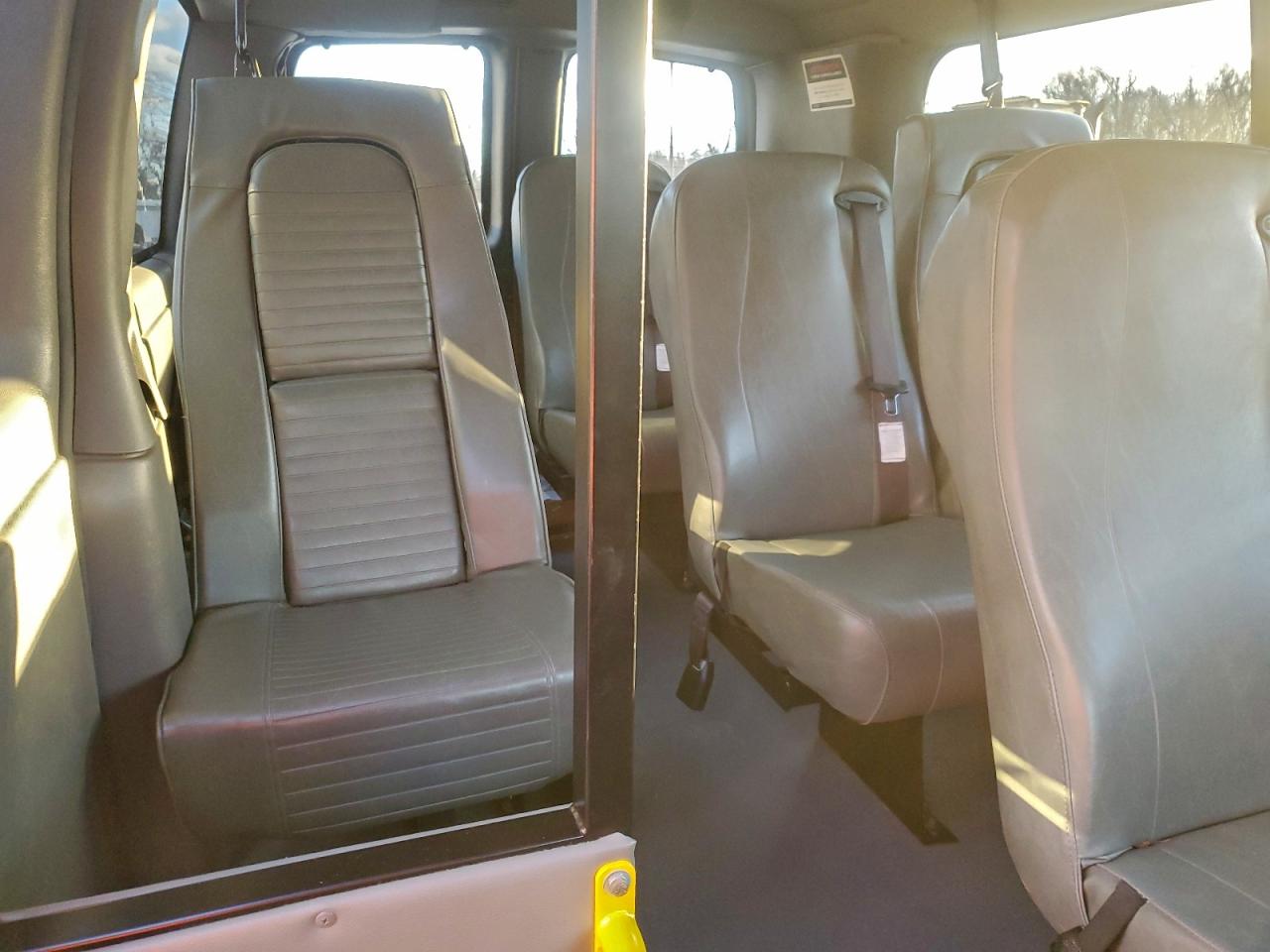 2017 GMC SAVANA G2500 photo 11