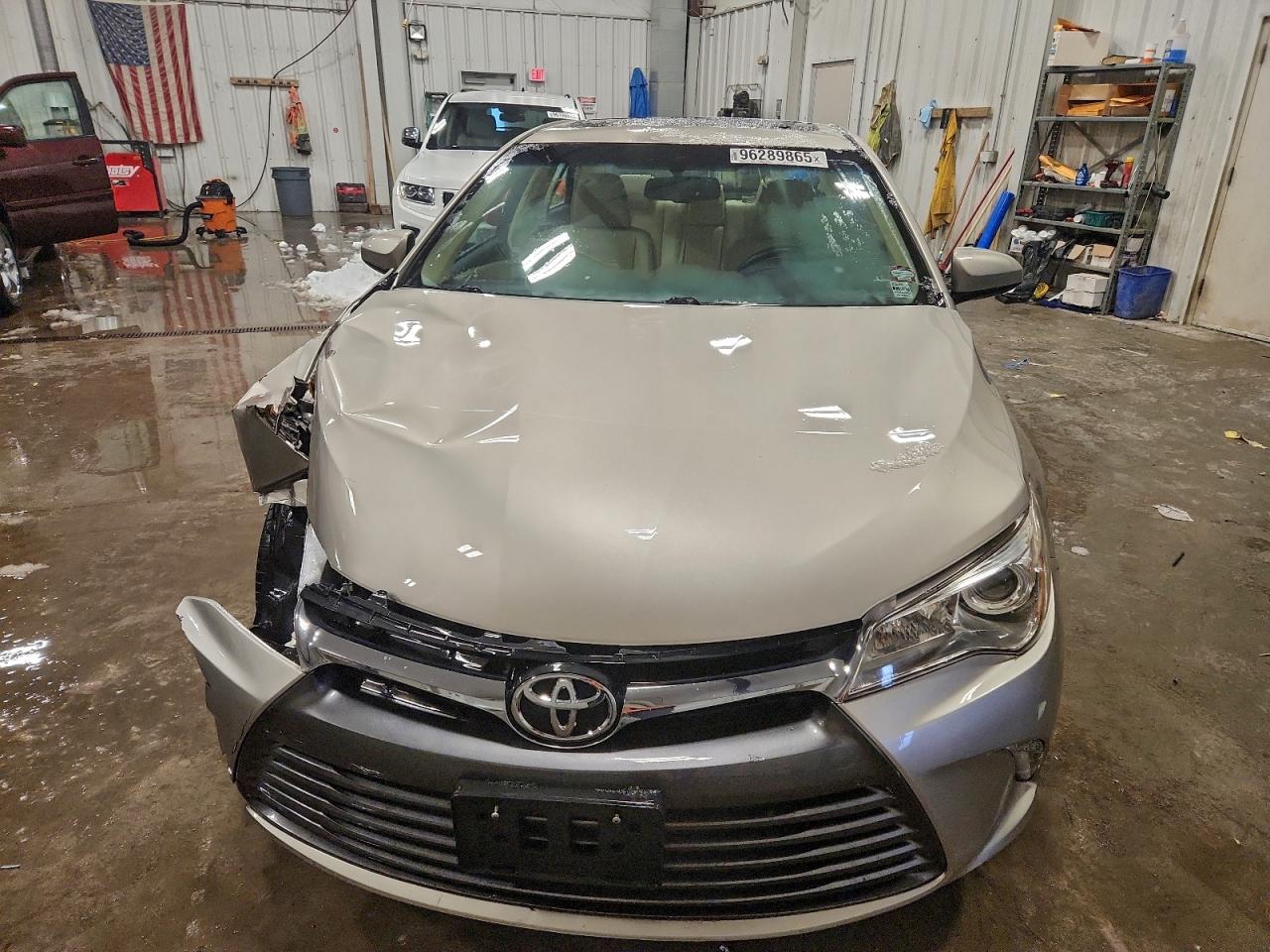 2016 TOYOTA CAMRY LE photo 5