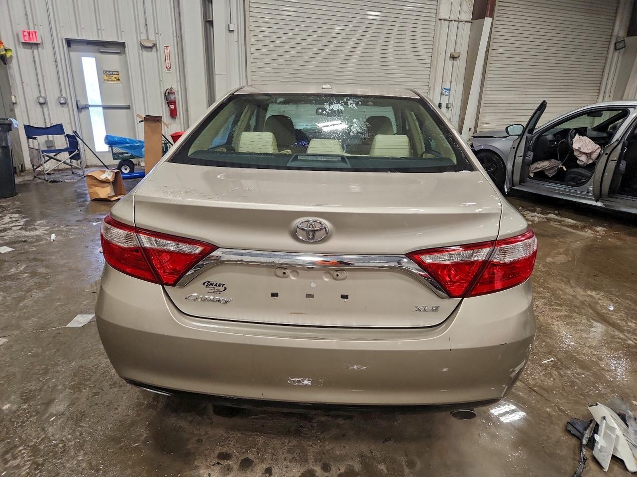 2016 TOYOTA CAMRY LE photo 6