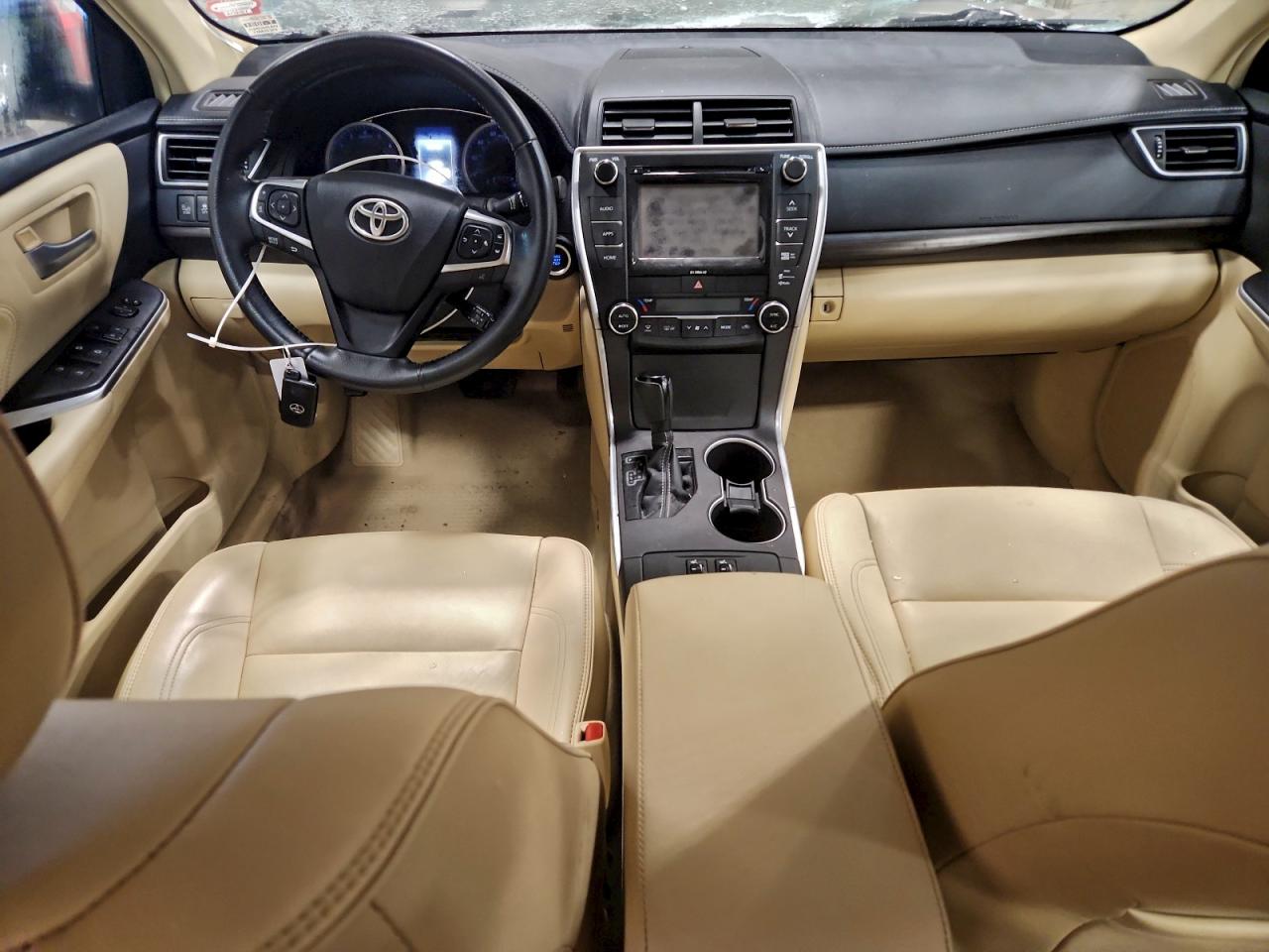 2016 TOYOTA CAMRY LE photo 8