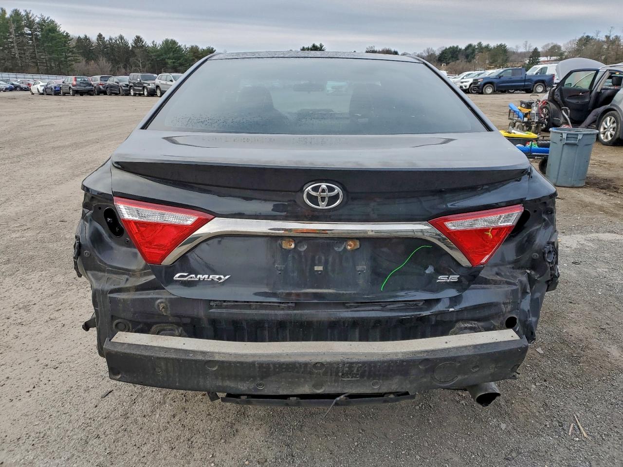 2015 TOYOTA CAMRY LE photo 6