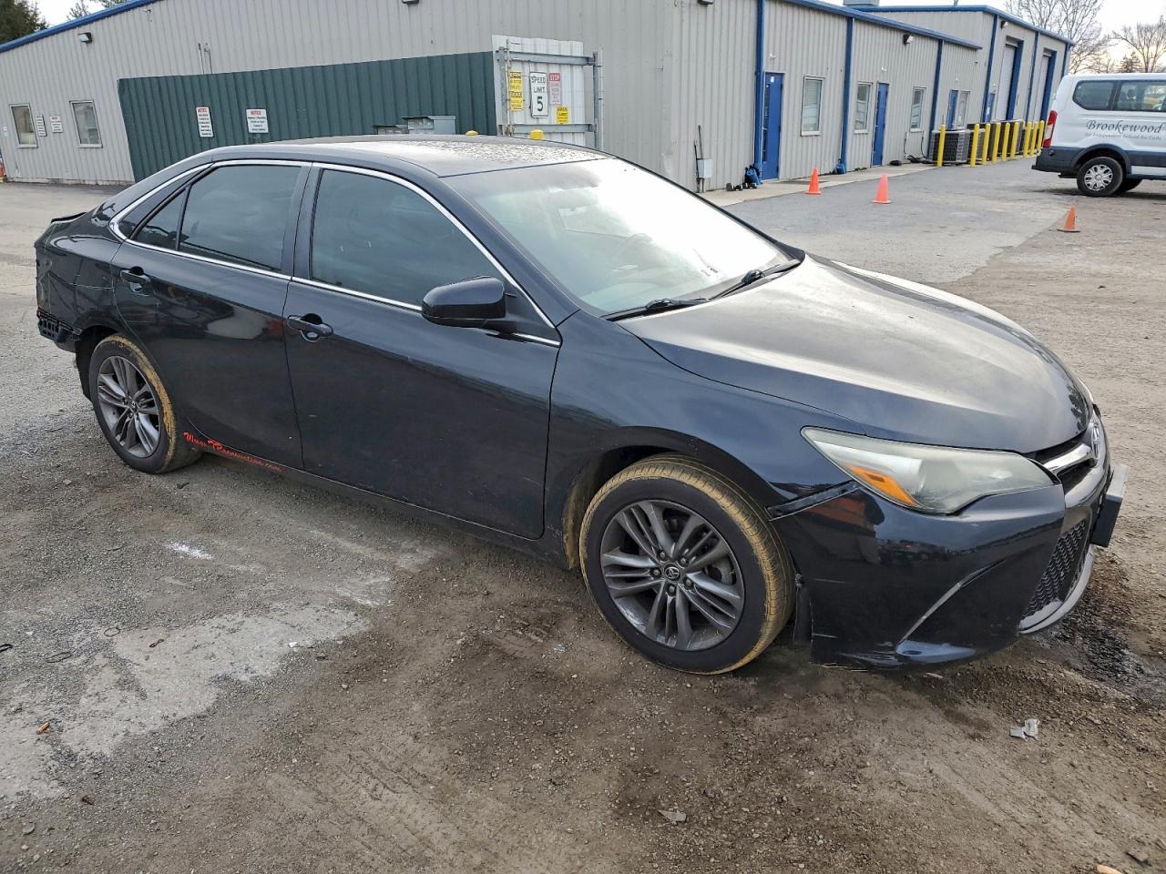 2015 TOYOTA CAMRY LE photo 4