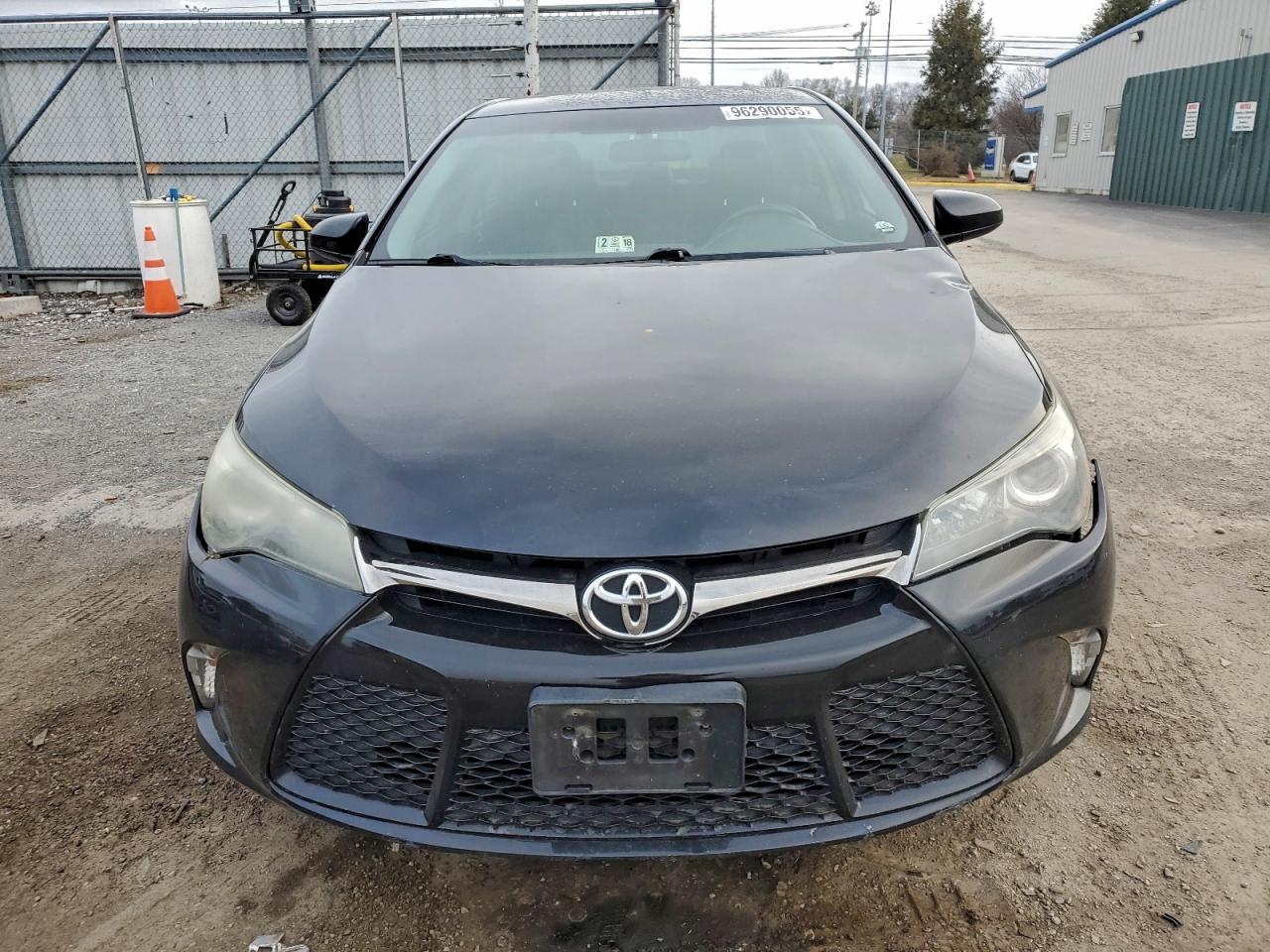 2015 TOYOTA CAMRY LE photo 5