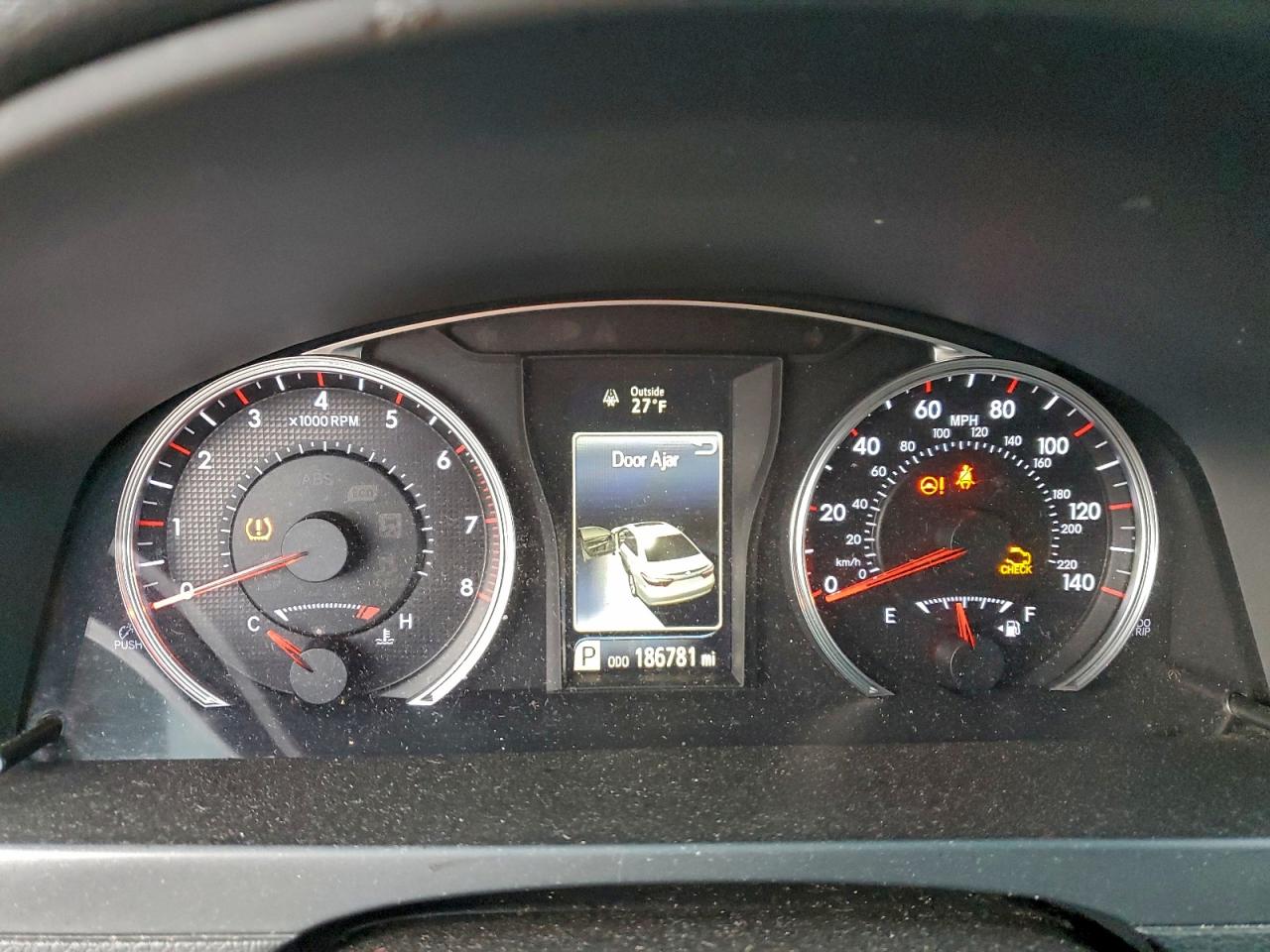 2015 TOYOTA CAMRY LE photo 9