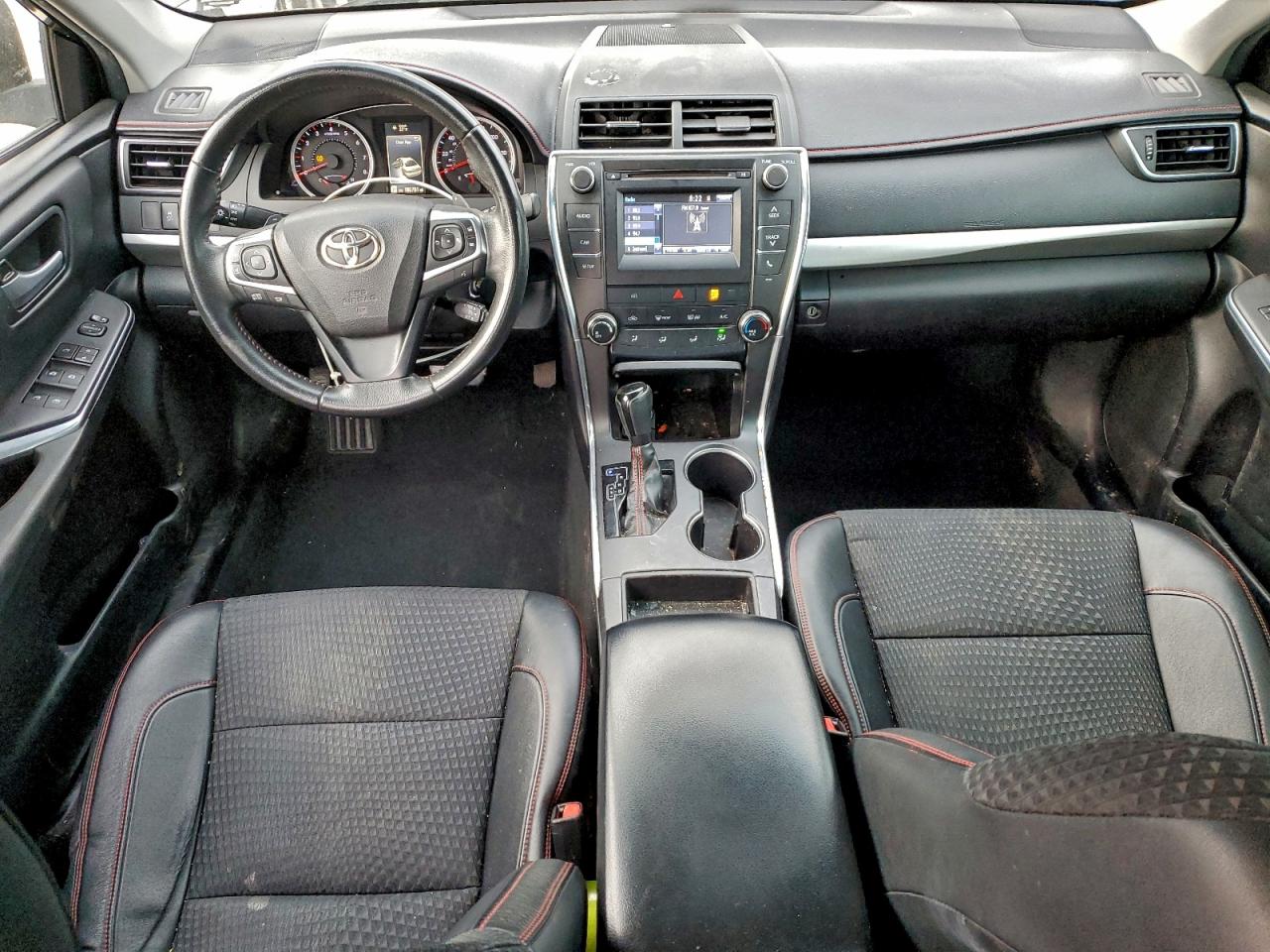 2015 TOYOTA CAMRY LE photo 8