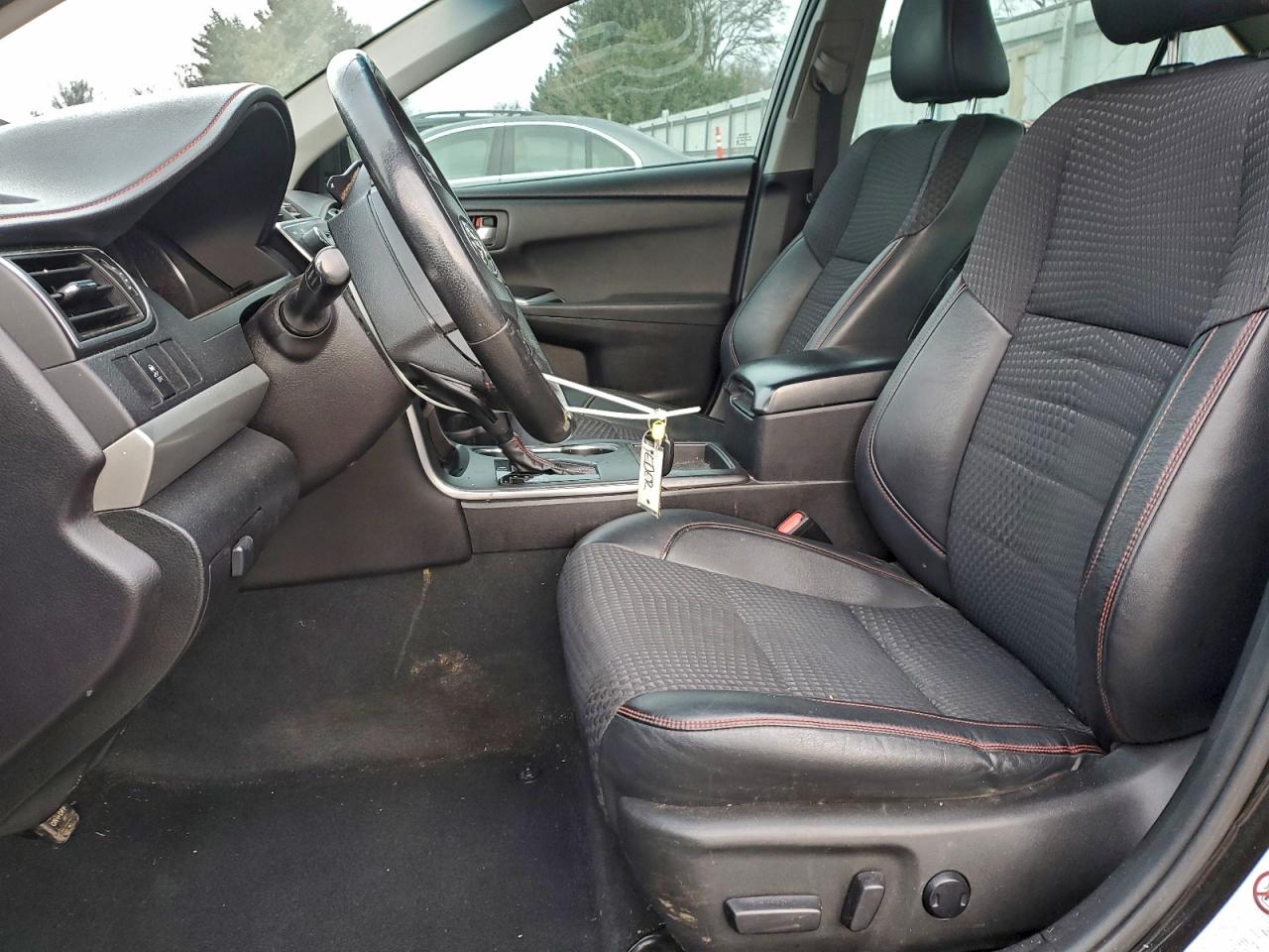 2015 TOYOTA CAMRY LE photo 7