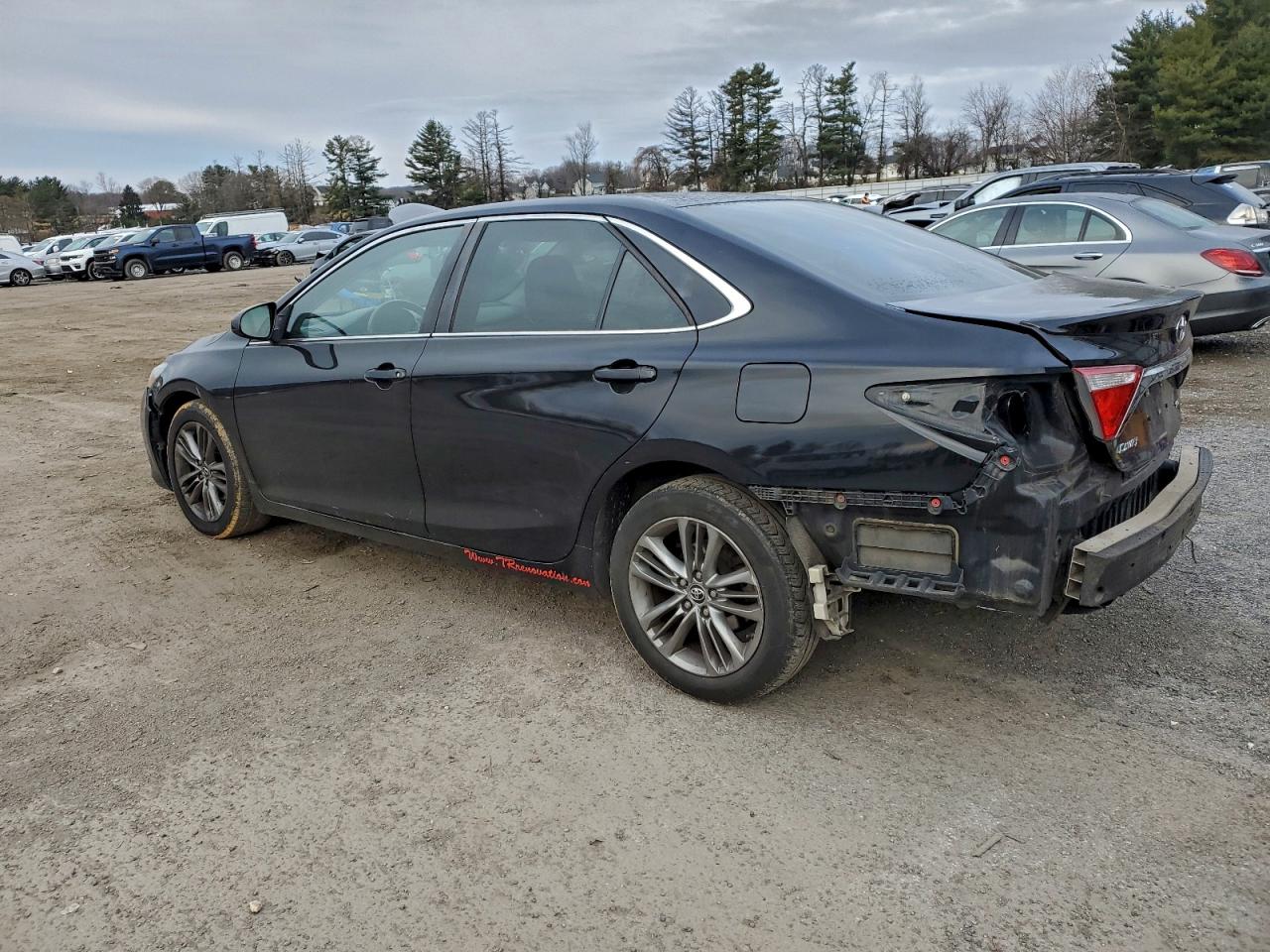 2015 TOYOTA CAMRY LE photo 2