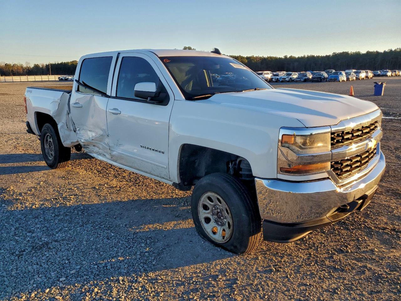 2016 CHEVROLET SILVERADO K1500 LT photo 4