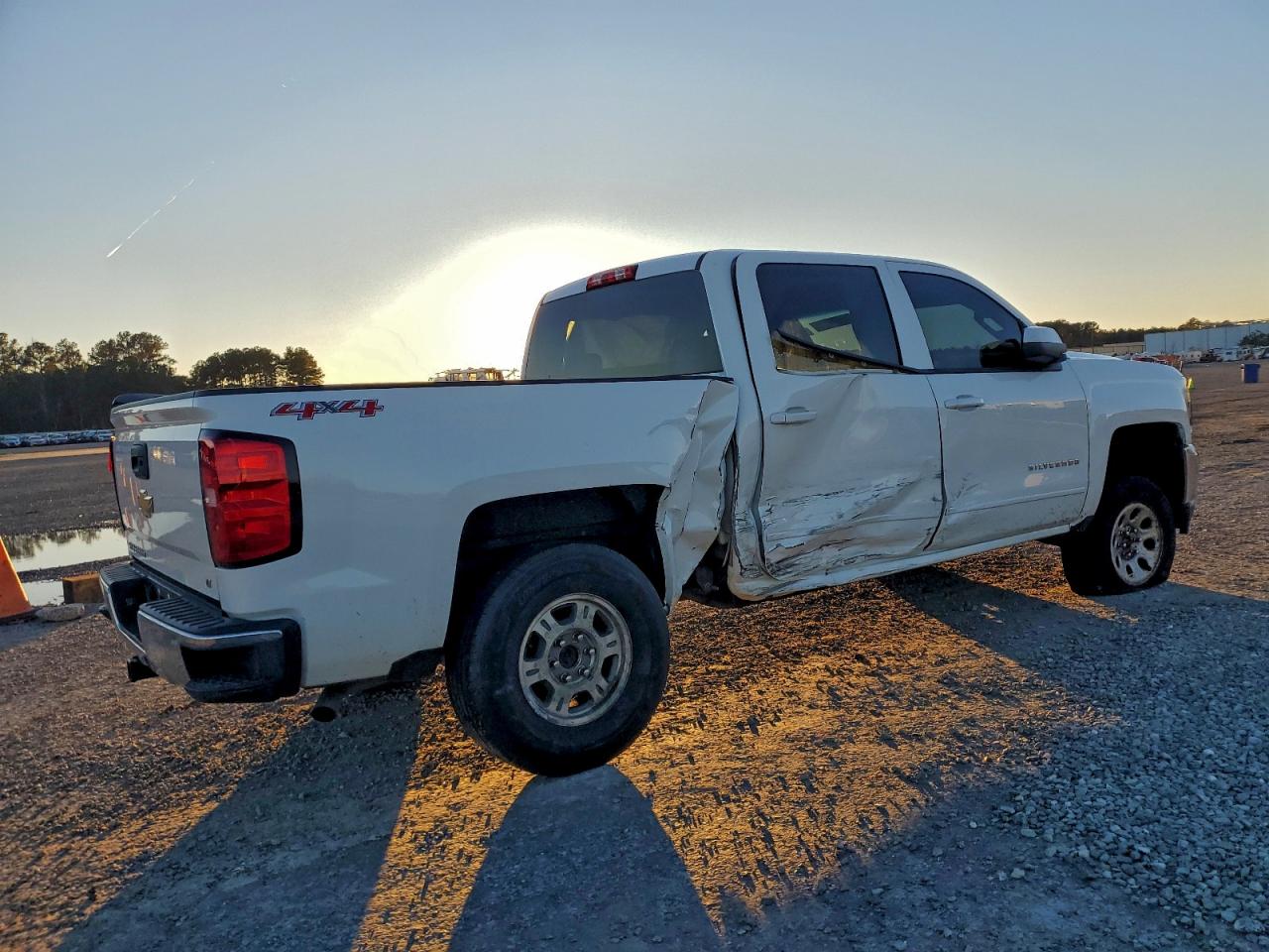 2016 CHEVROLET SILVERADO K1500 LT photo 3