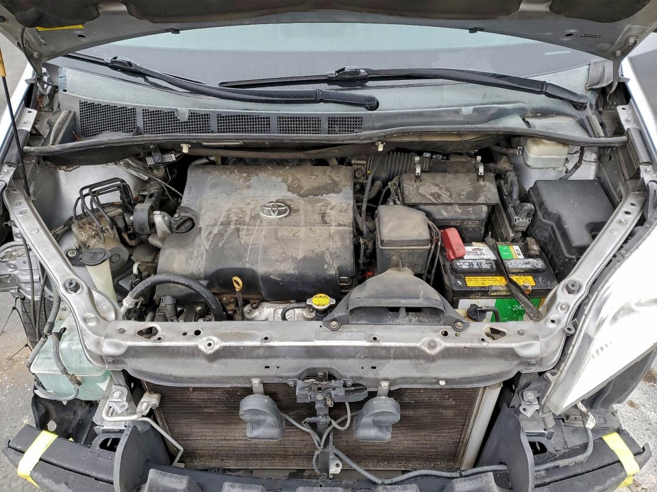 2013 TOYOTA SIENNA LE photo 12