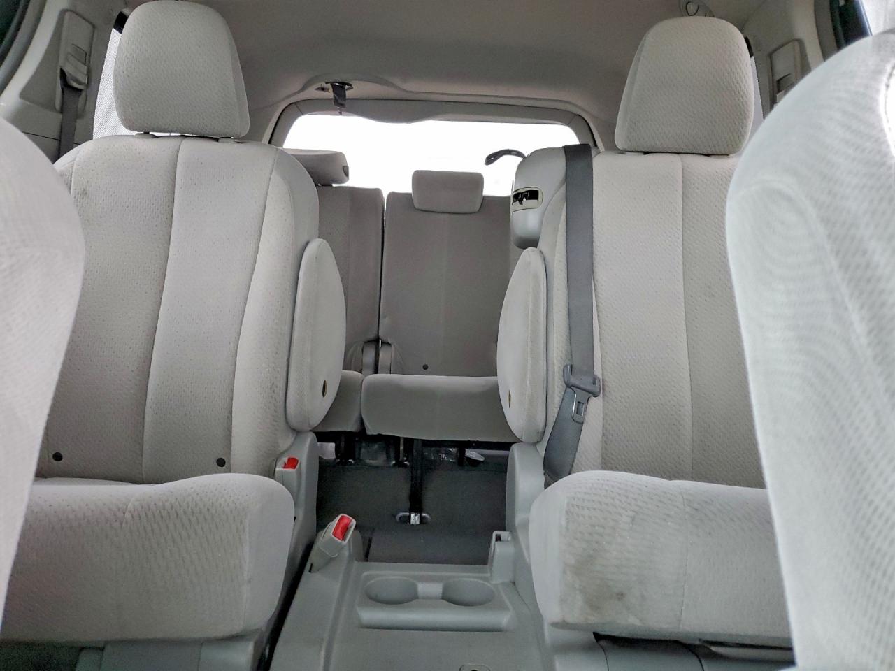 2013 TOYOTA SIENNA LE photo 10