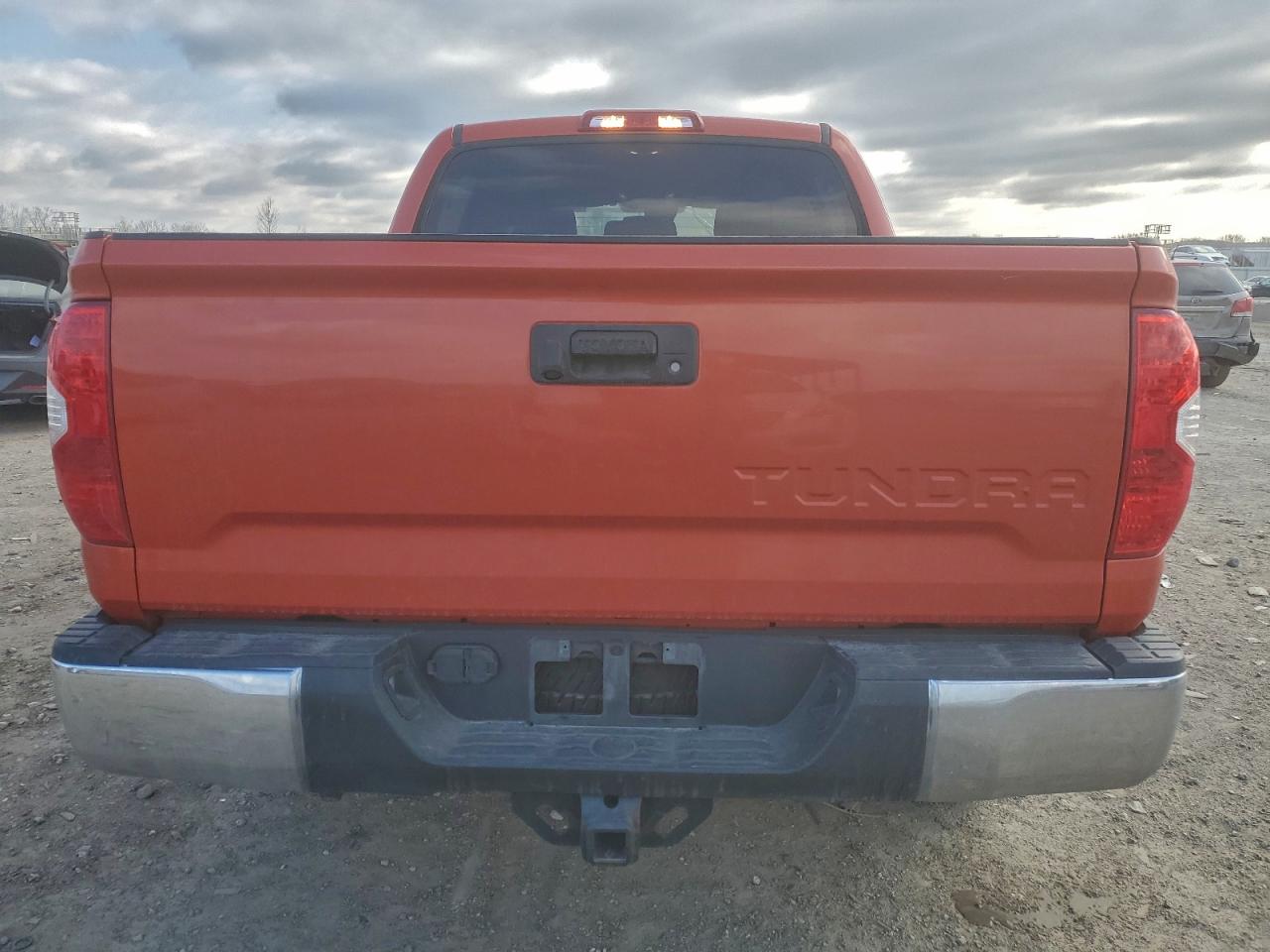 2018 TOYOTA TUNDRA CREWMAX SR5 photo 11