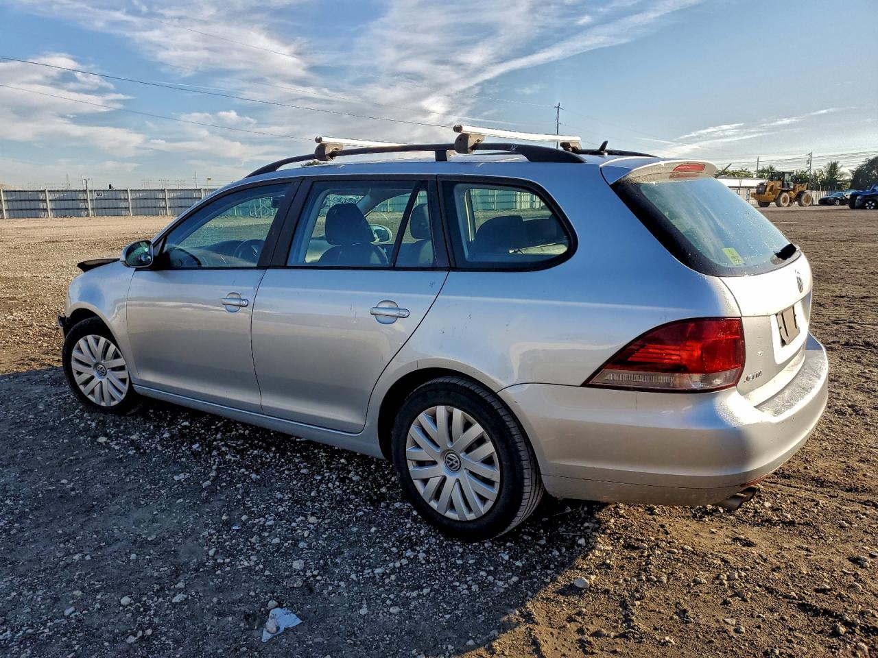 2014 VOLKSWAGEN JETTA S photo 2