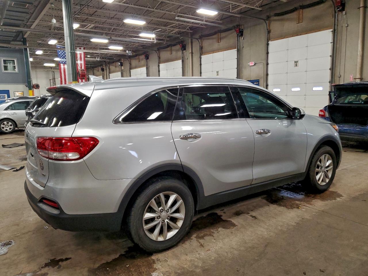 2016 KIA SORENTO LX photo 3