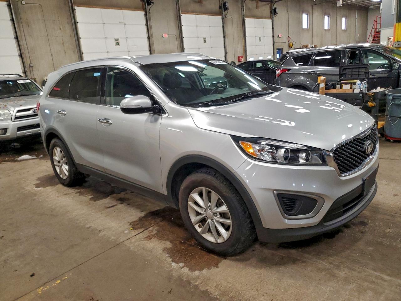 2016 KIA SORENTO LX photo 4