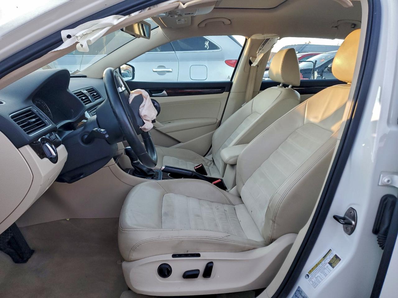 2014 VOLKSWAGEN PASSAT SEL photo 13