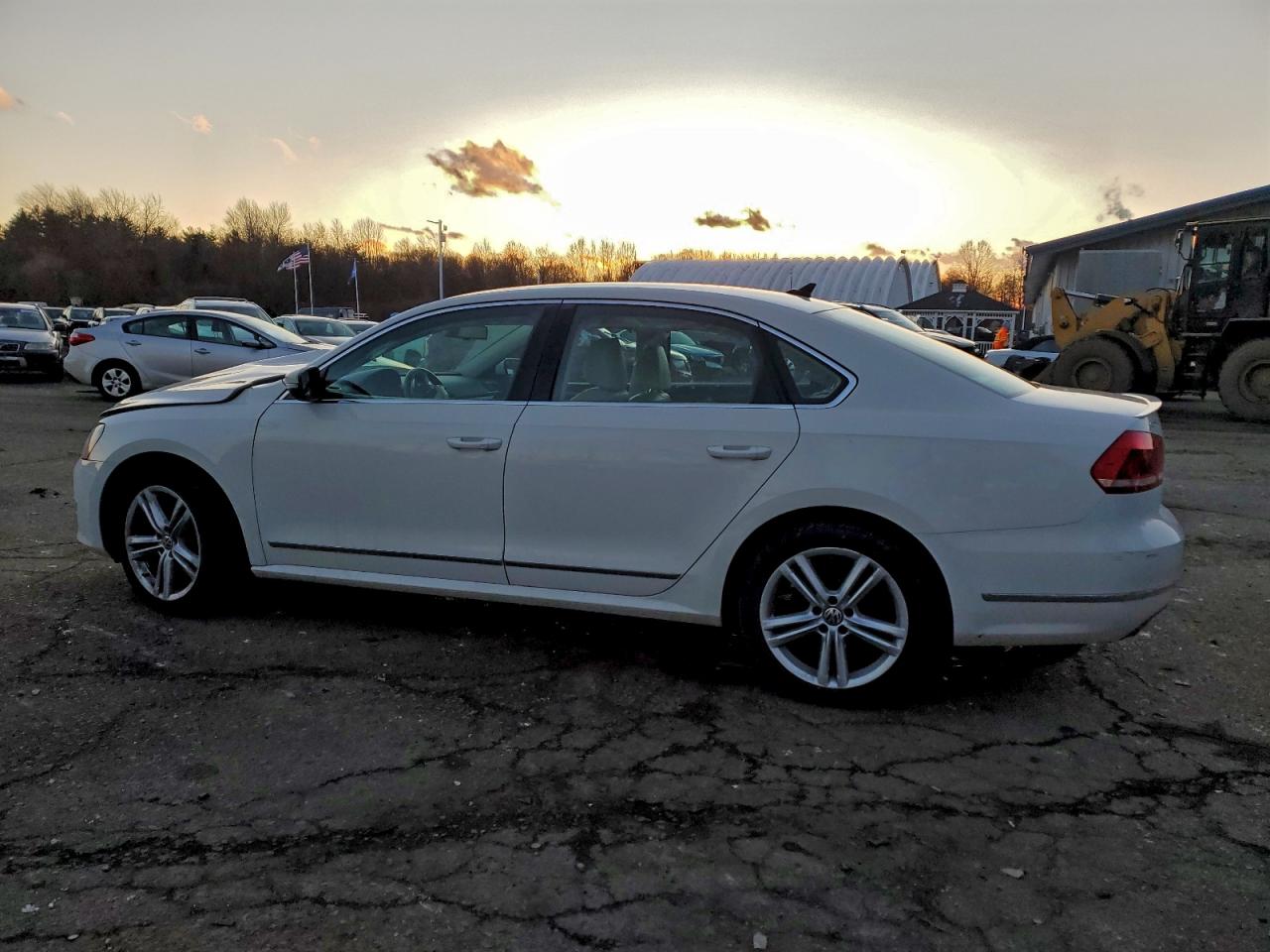 2014 VOLKSWAGEN PASSAT SEL photo 3