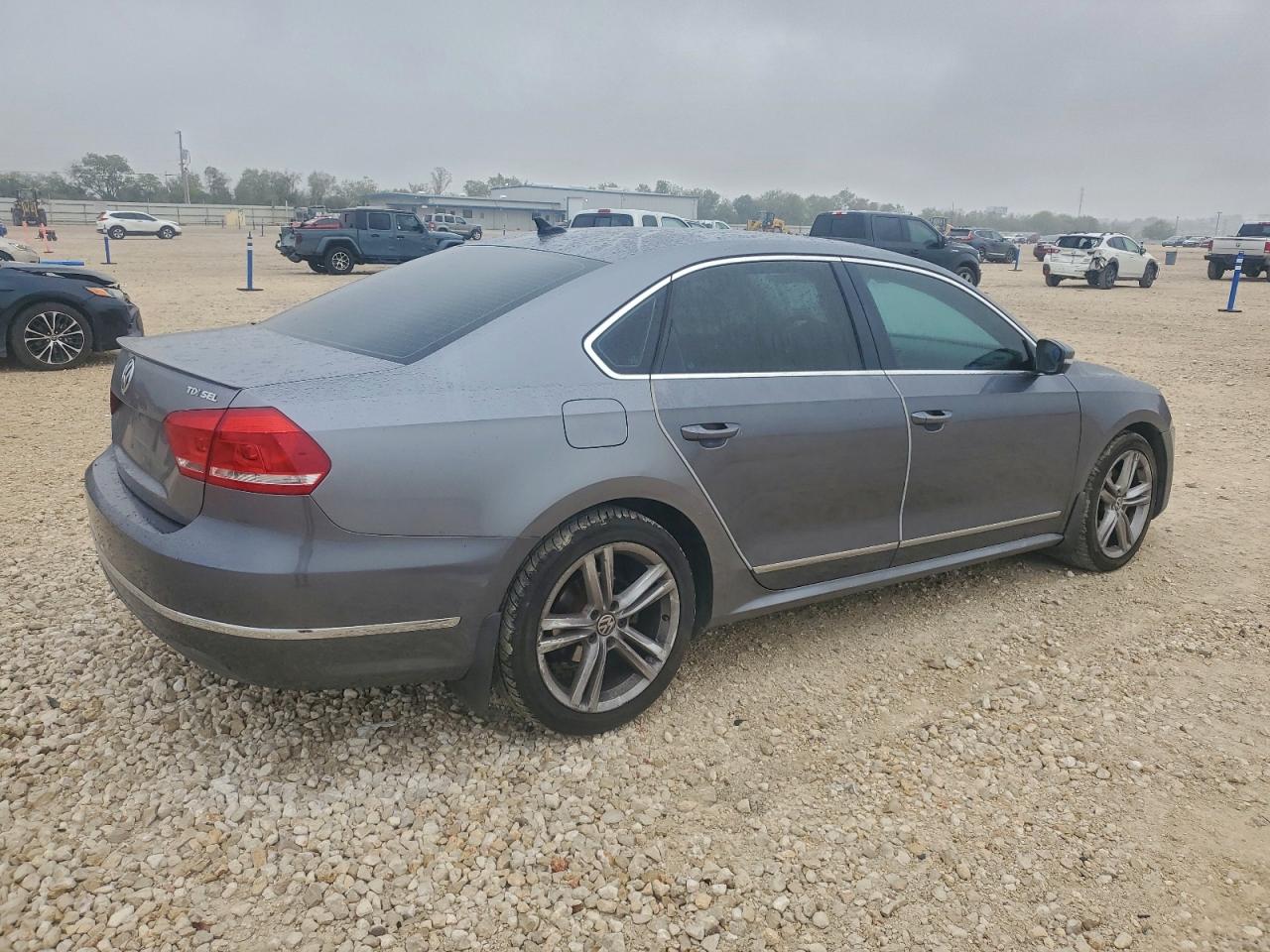 2015 VOLKSWAGEN PASSAT SEL photo 3