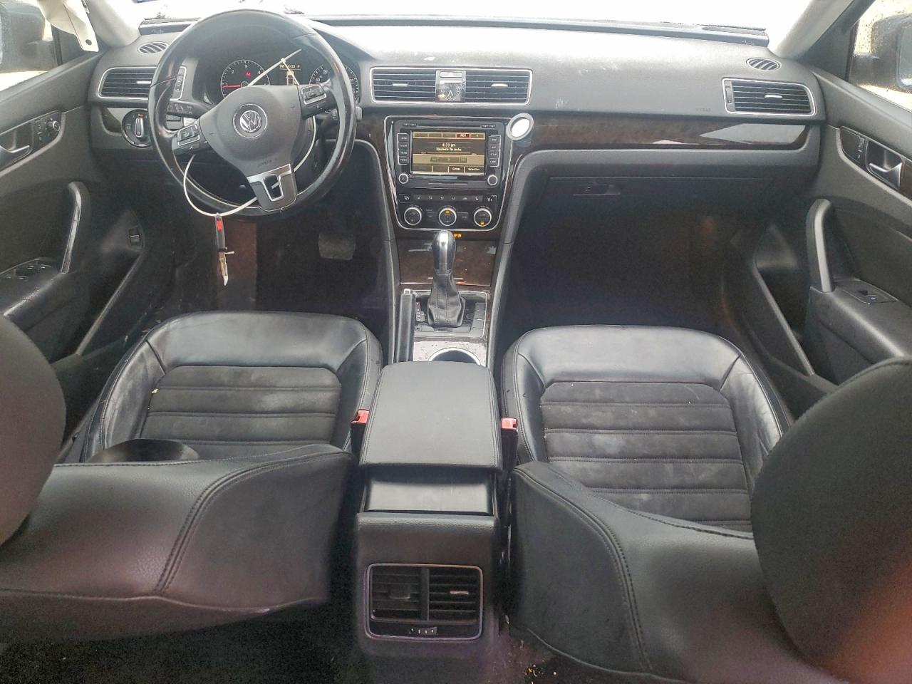 2015 VOLKSWAGEN PASSAT SEL photo 8