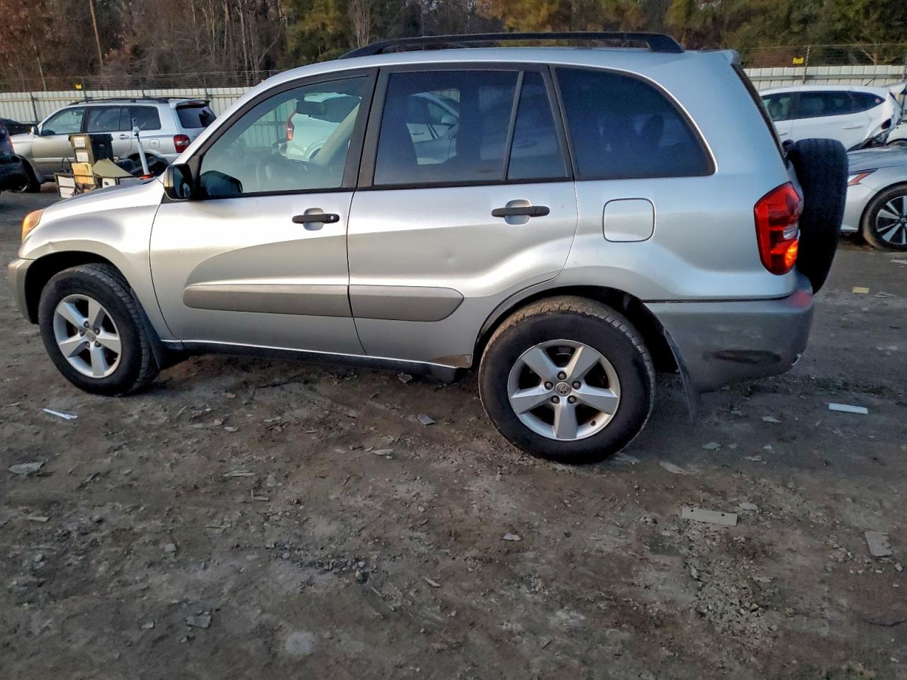 2004 TOYOTA RAV4 photo 2