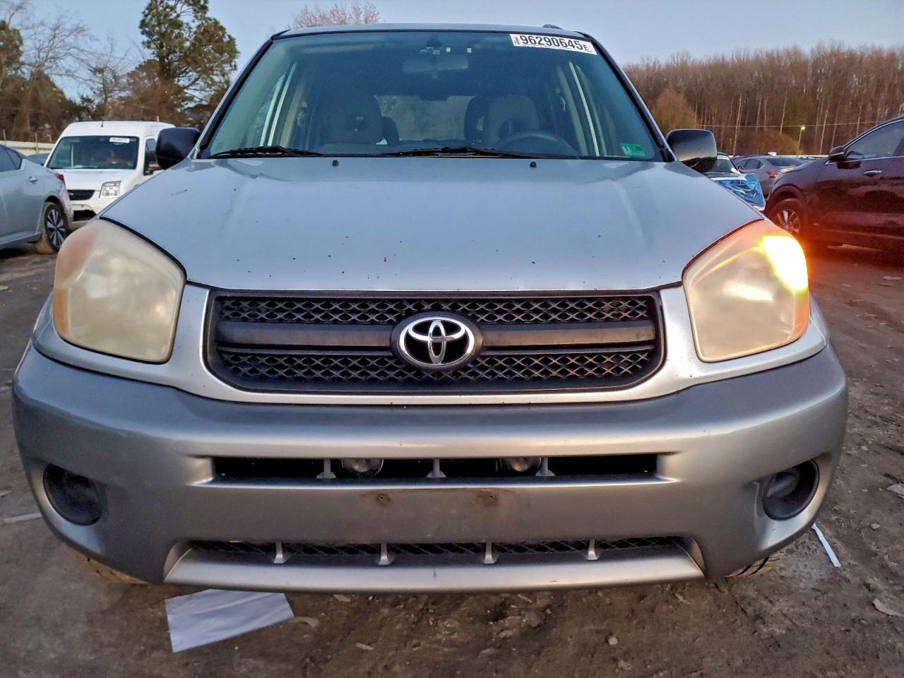 2004 TOYOTA RAV4 photo 5