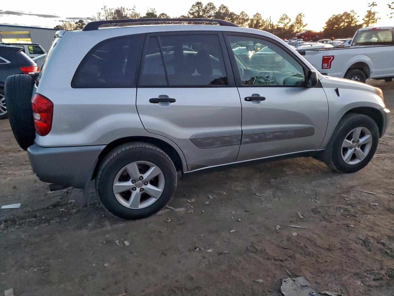 2004 TOYOTA RAV4 photo 3