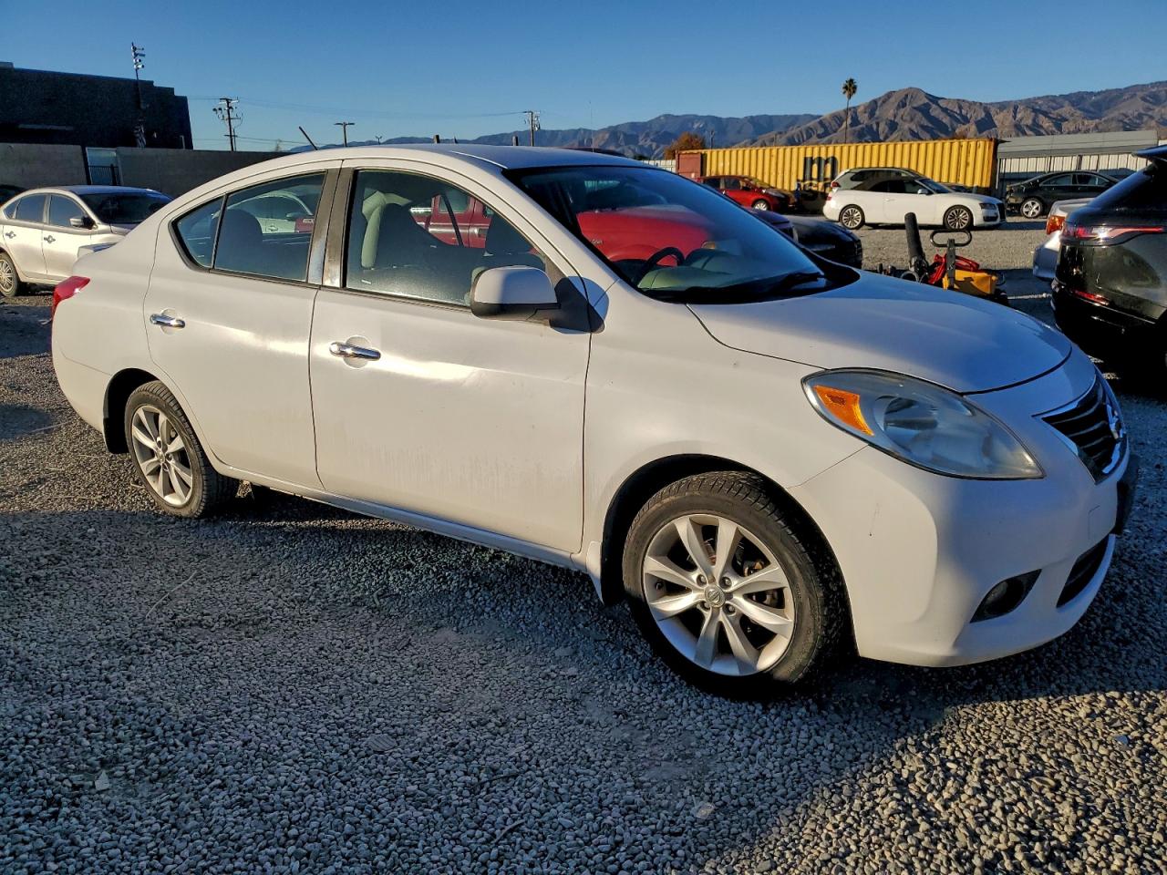 2014 NISSAN VERSA S photo 4