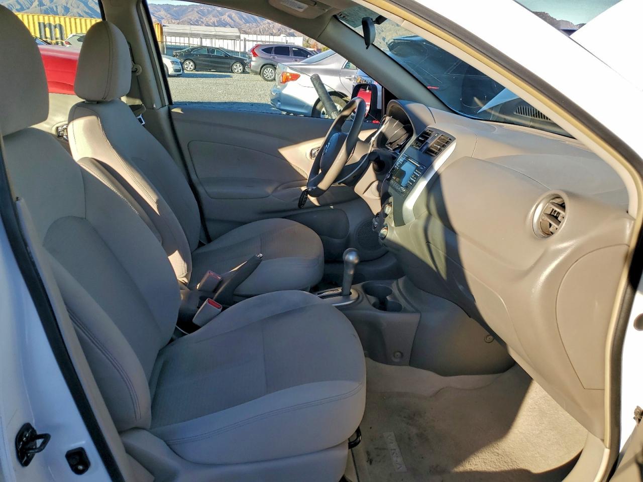 2014 NISSAN VERSA S photo 7