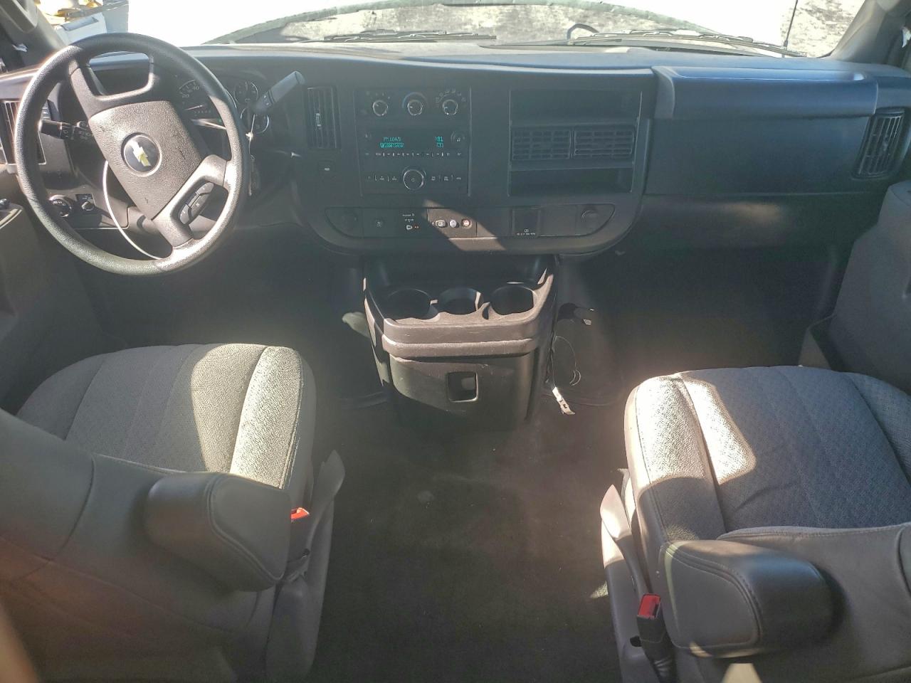 2018 CHEVROLET EXPRESS G3500 LT photo 8
