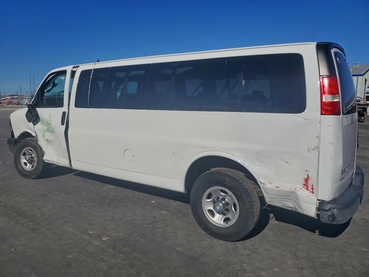 2018 CHEVROLET EXPRESS G3500 LT photo 2