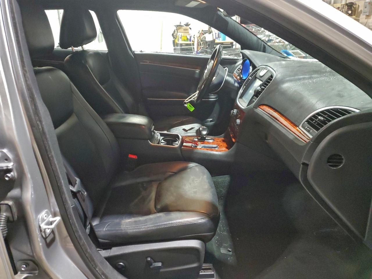 2014 CHRYSLER 300 photo 7