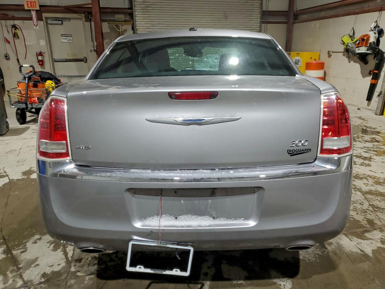 2014 CHRYSLER 300 photo 6
