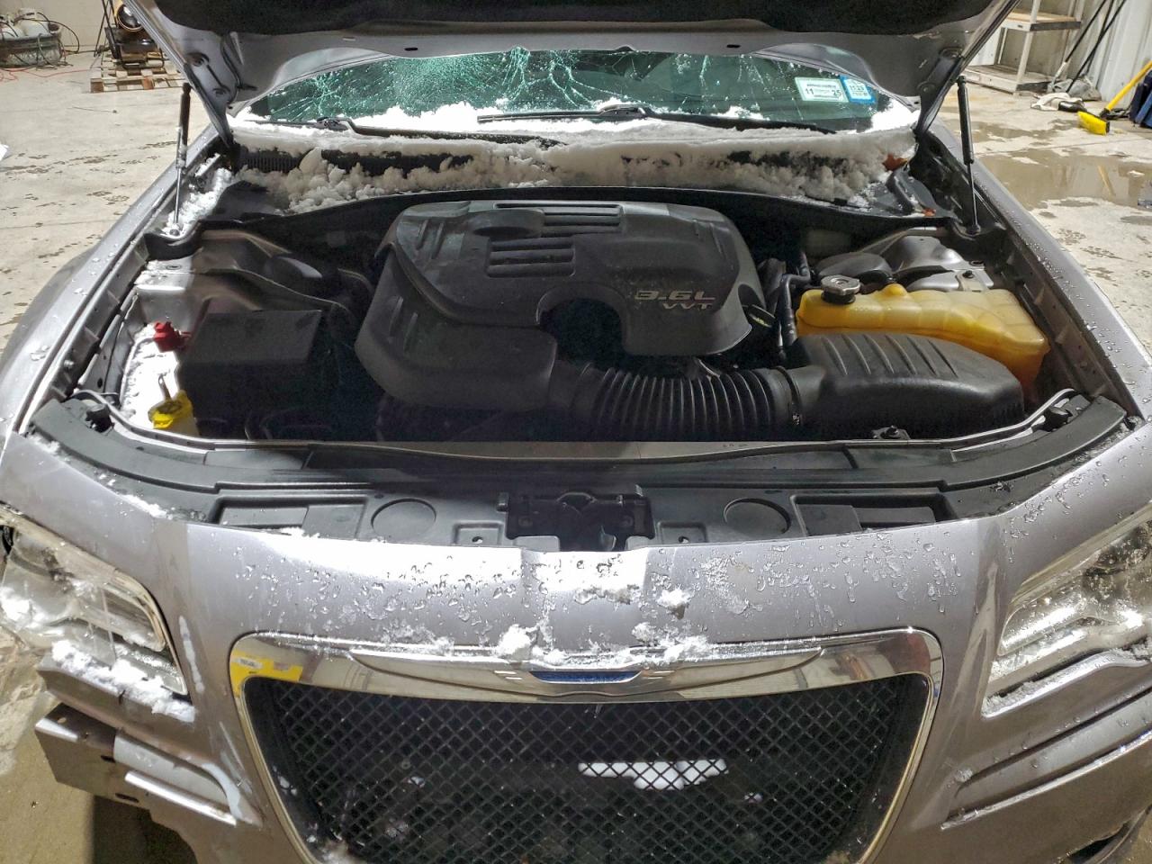 2014 CHRYSLER 300 photo 11