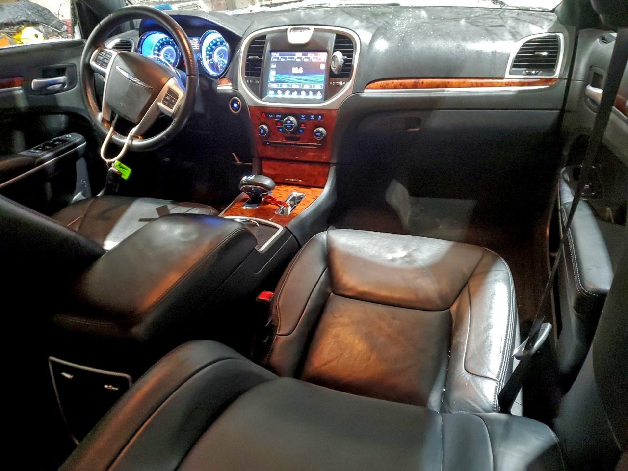2014 CHRYSLER 300 photo 8