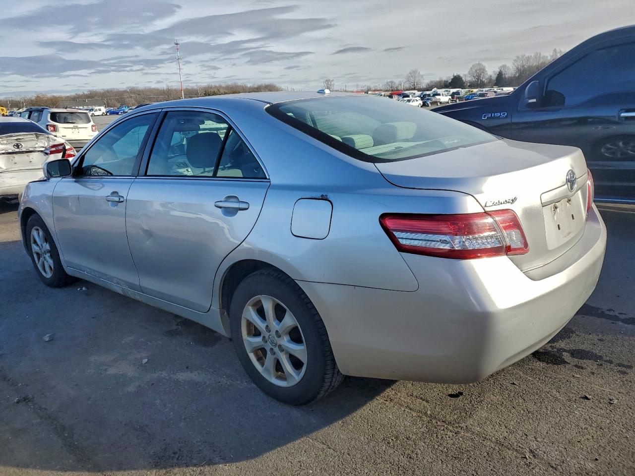 2011 TOYOTA CAMRY BASE photo 2