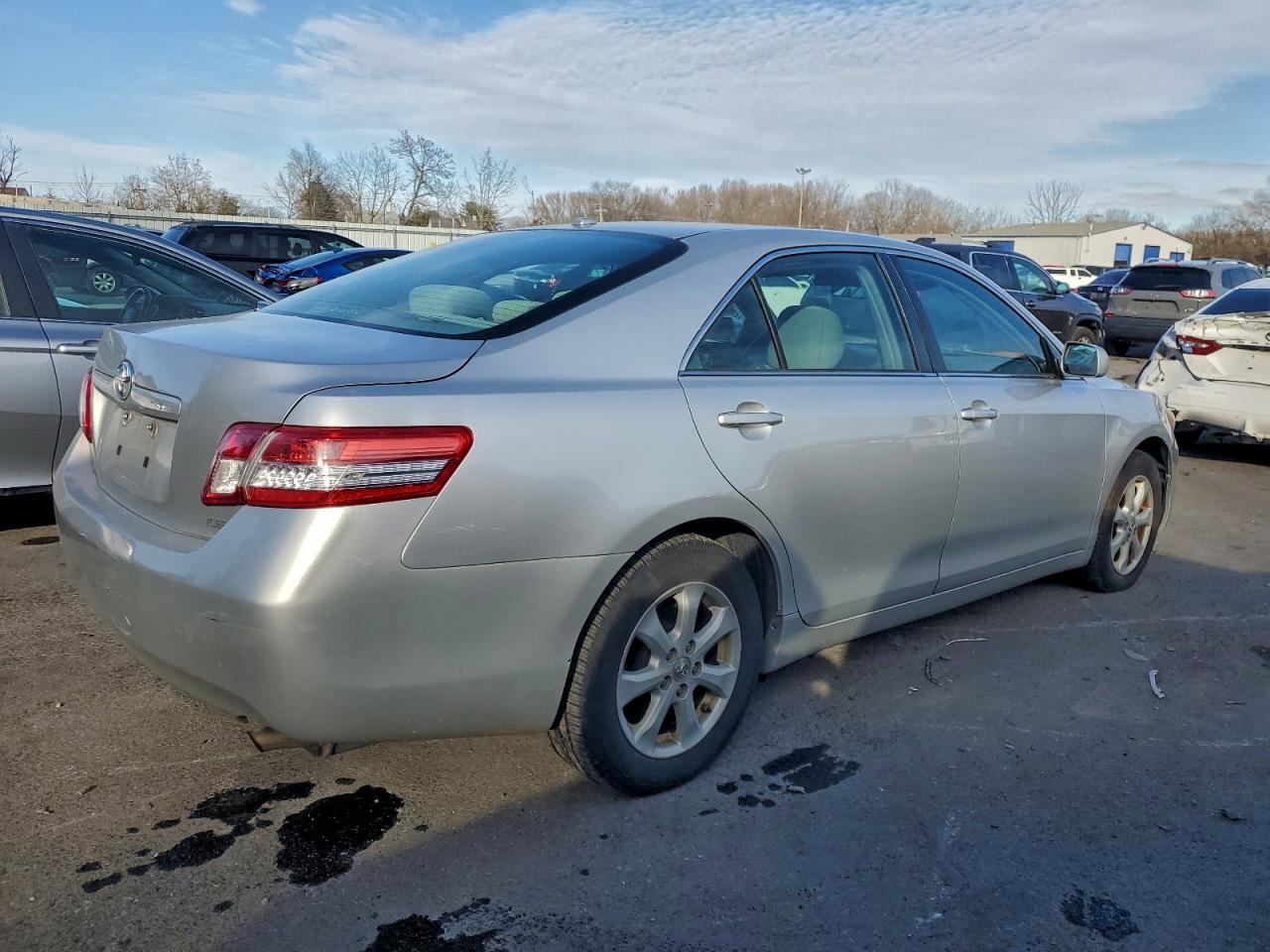 2011 TOYOTA CAMRY BASE photo 3
