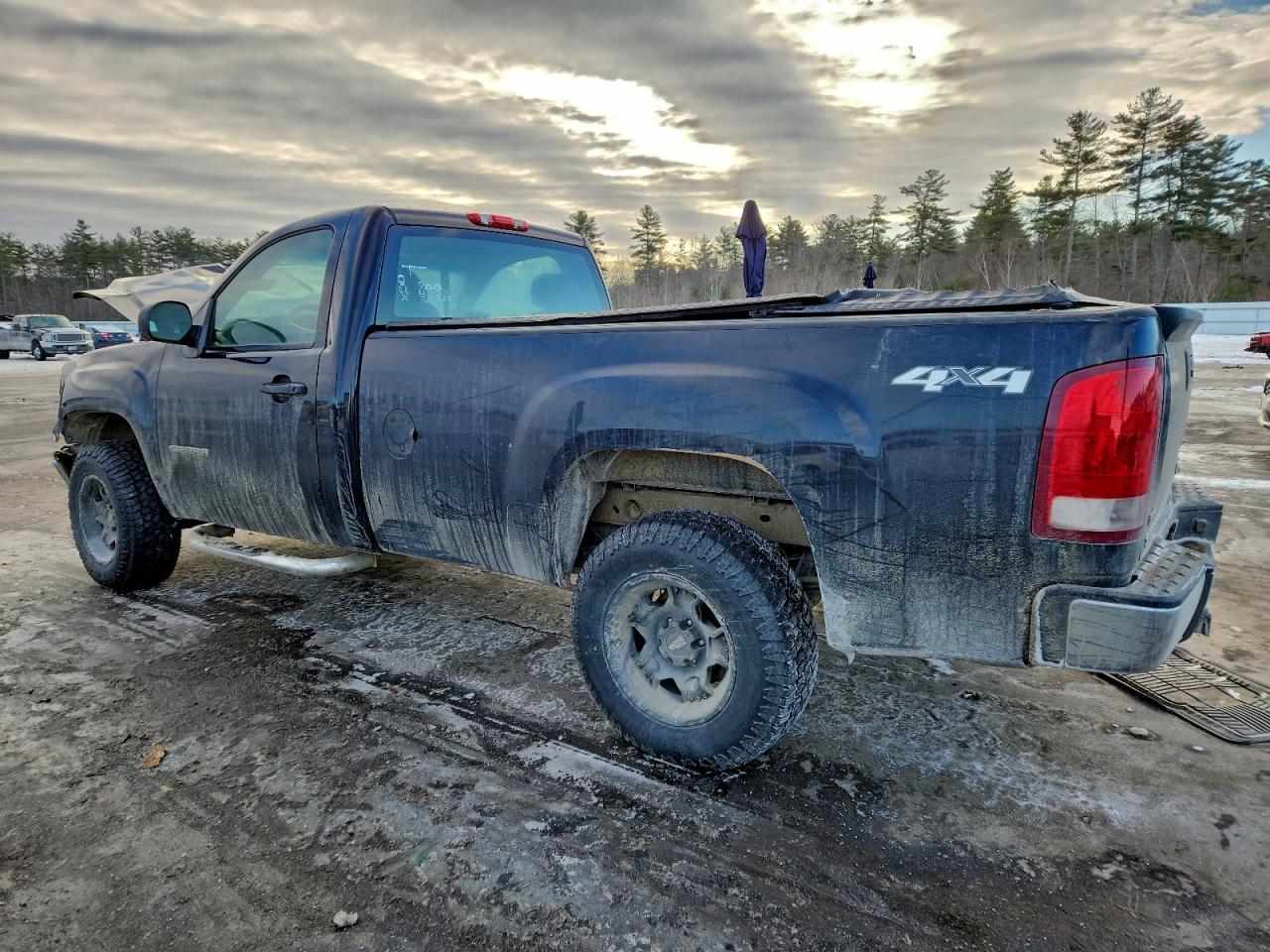 2011 GMC SIERRA K1500 photo 2